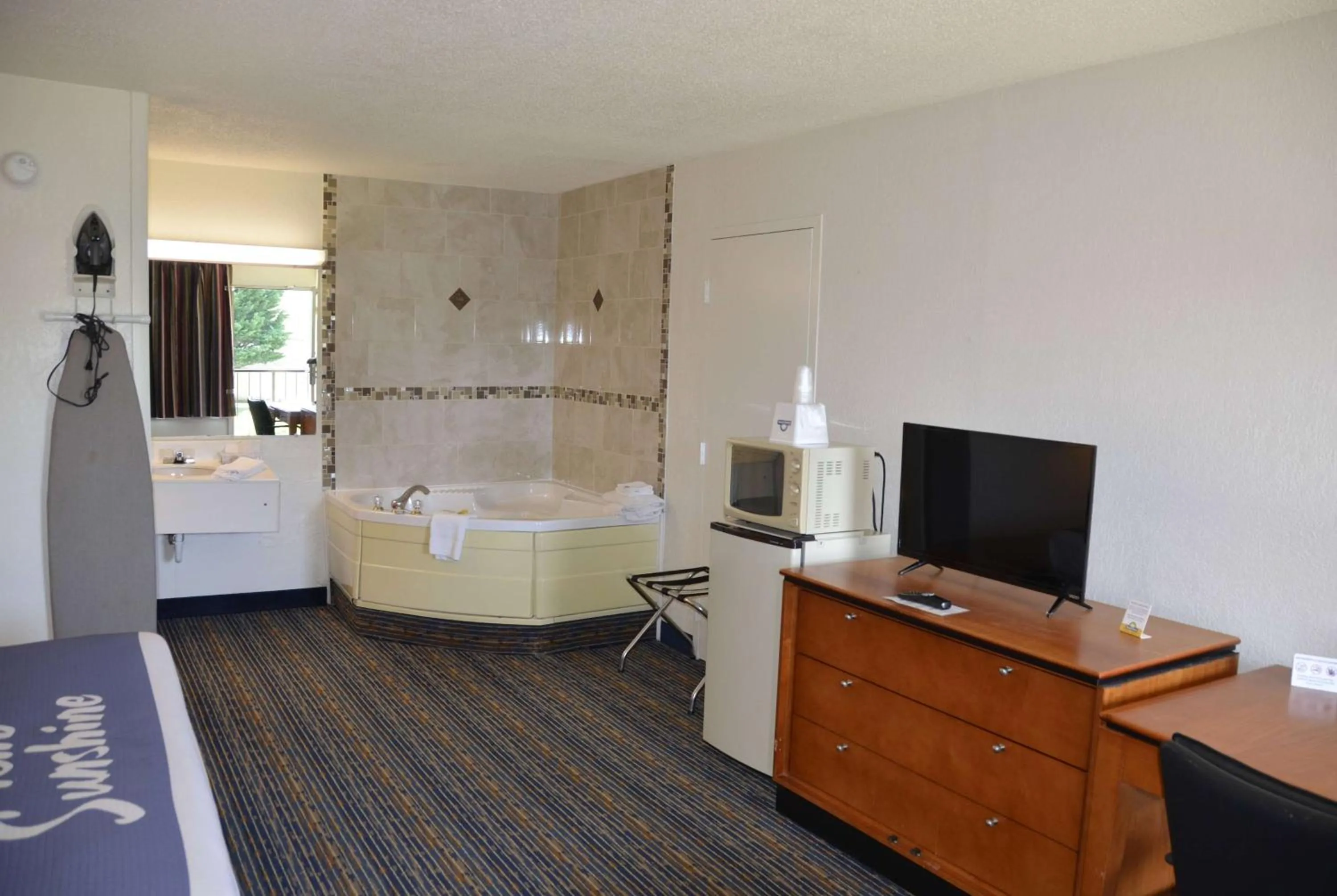 Photo of the whole room in Days Inn by Wyndham Luray Shenandoah
