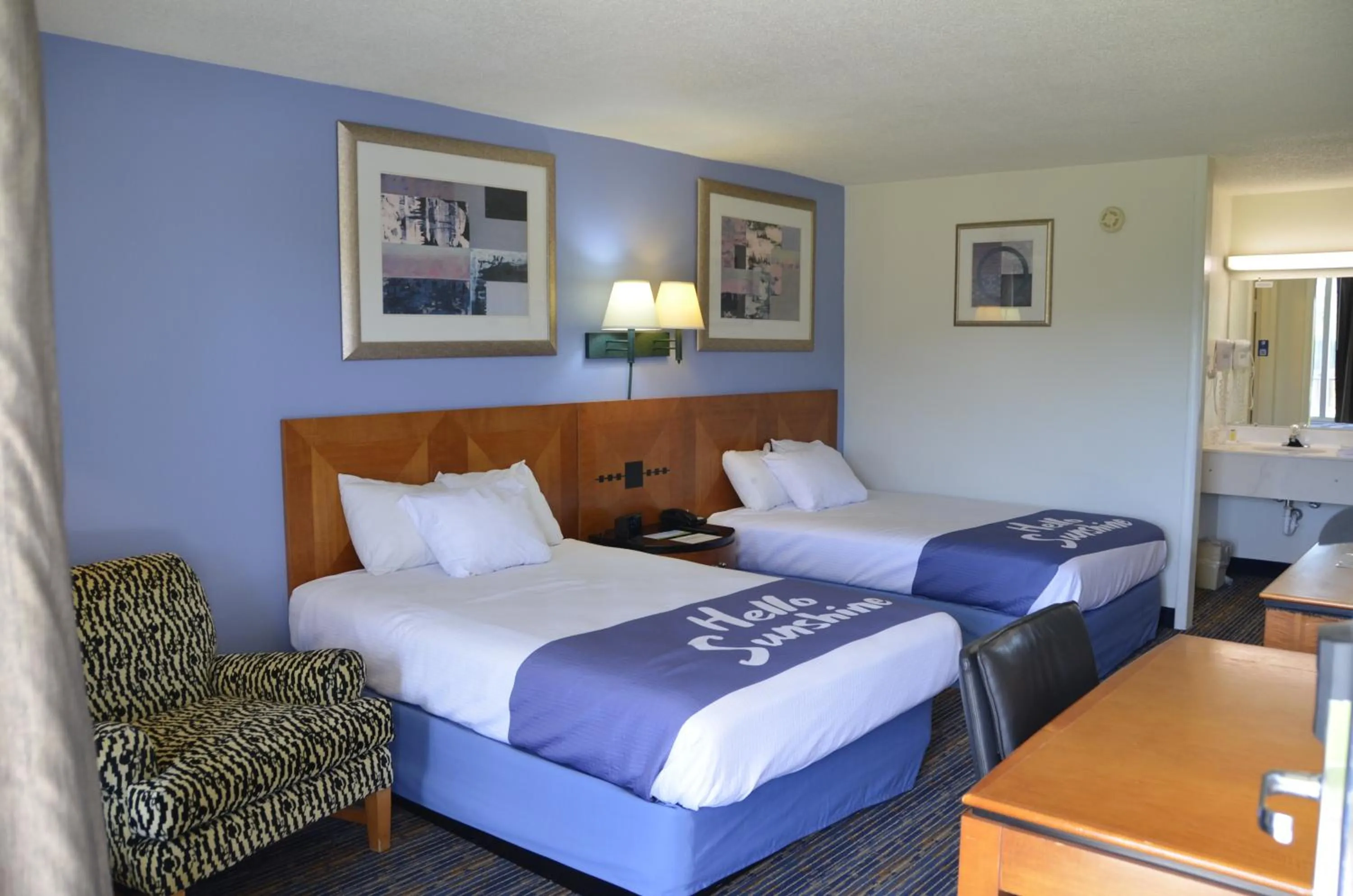 View (from property/room), Bed in Days Inn by Wyndham Luray Shenandoah