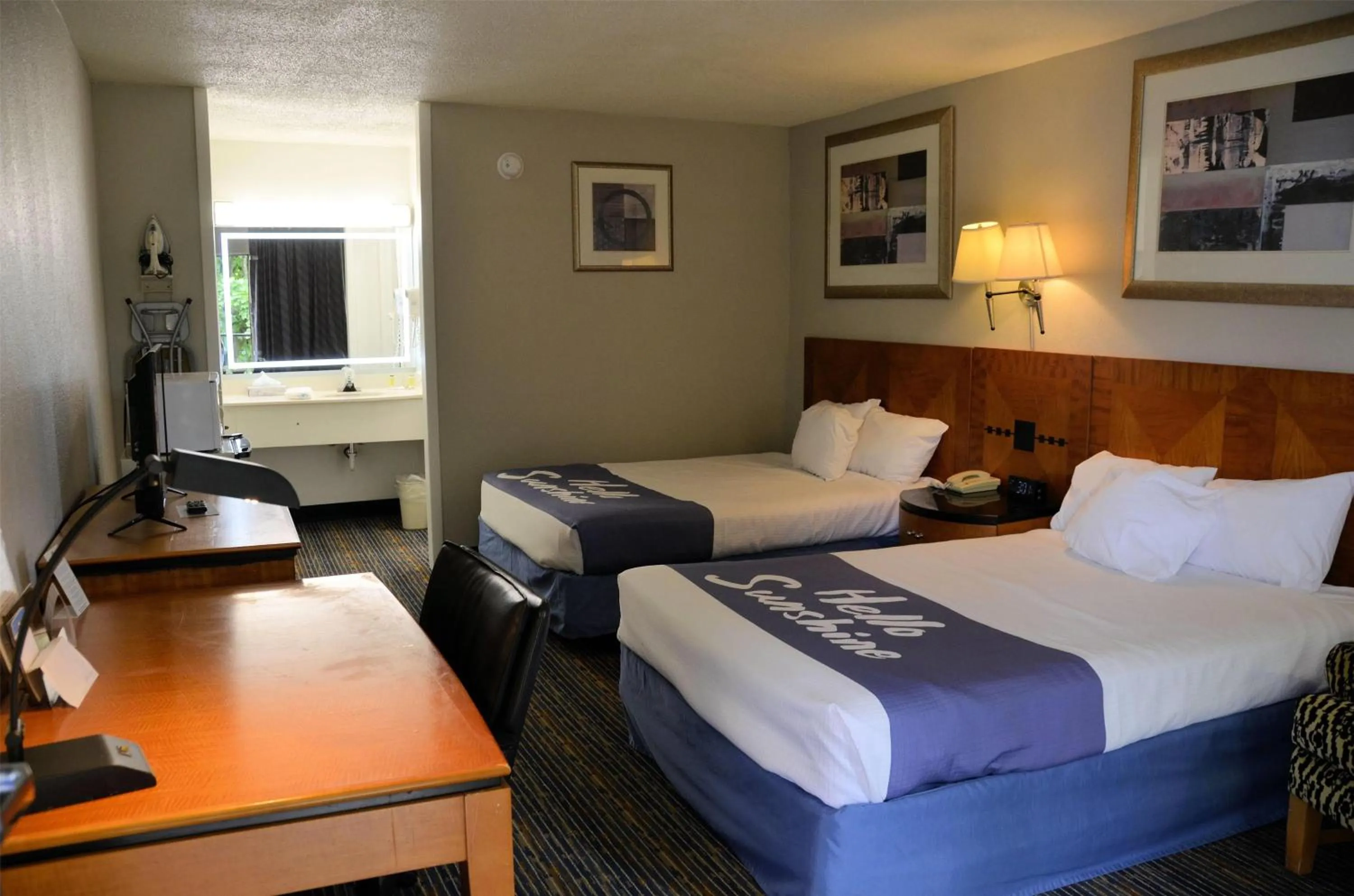 Photo of the whole room, Bed in Days Inn by Wyndham Luray Shenandoah