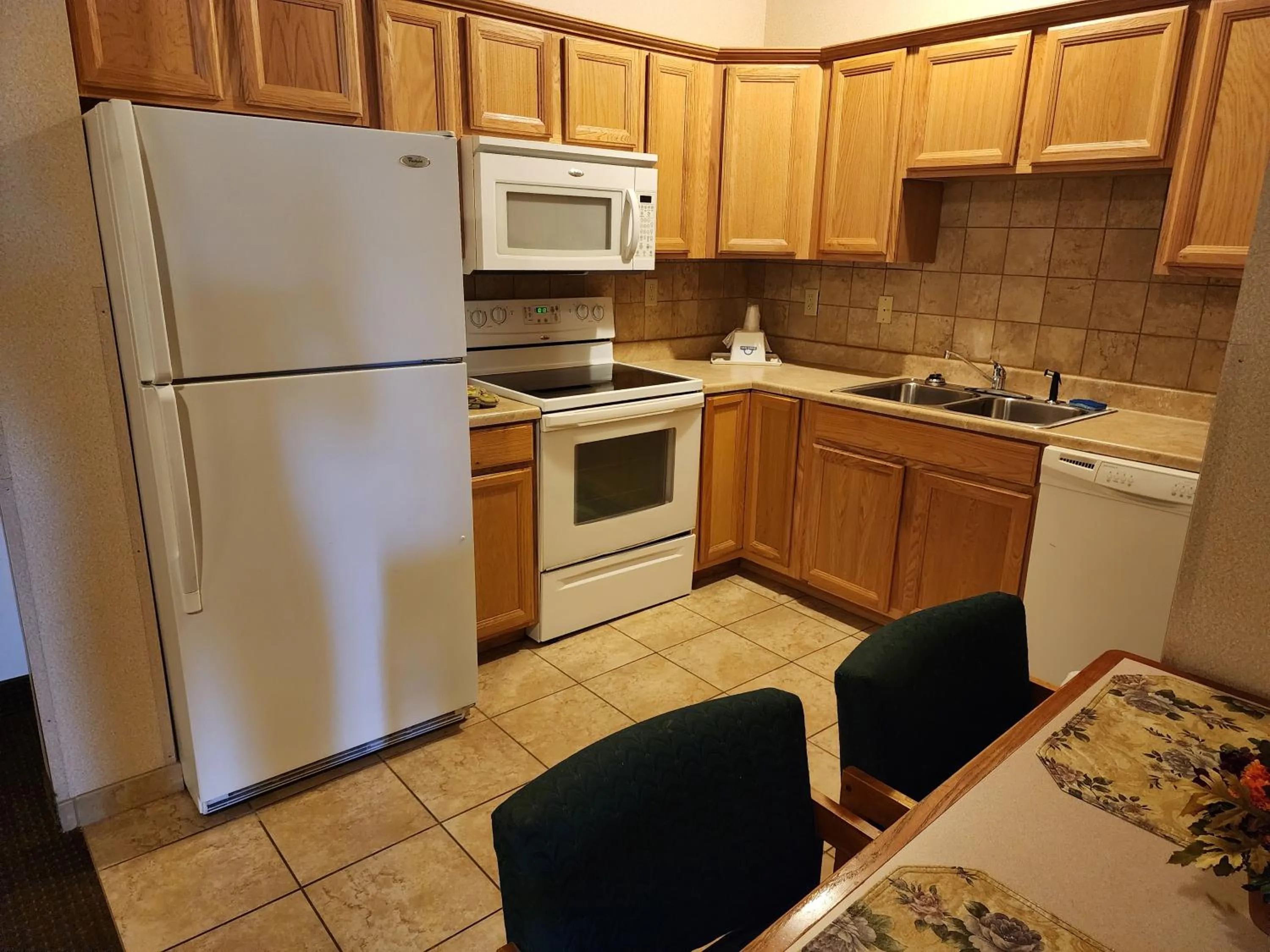 Kitchen or kitchenette in Days Inn by Wyndham Luray Shenandoah