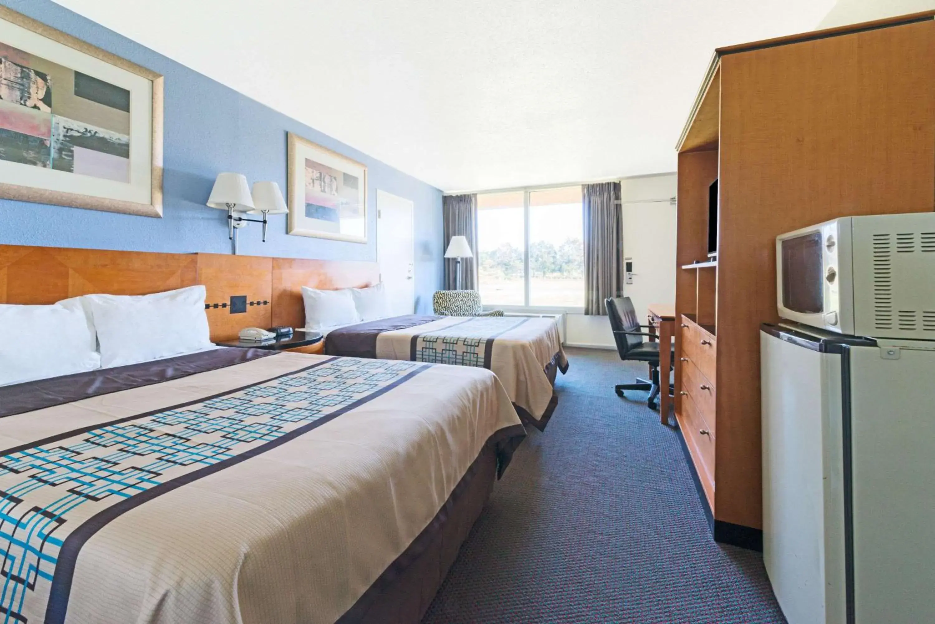 Double Room with Two Double Beds - Pet Friendly/Non-Smoking in Days Inn by Wyndham Luray Shenandoah Double Room with Two Double Beds - Pet Friendly/Non-Smoking in Days Inn by Wyndham Luray Shenandoah