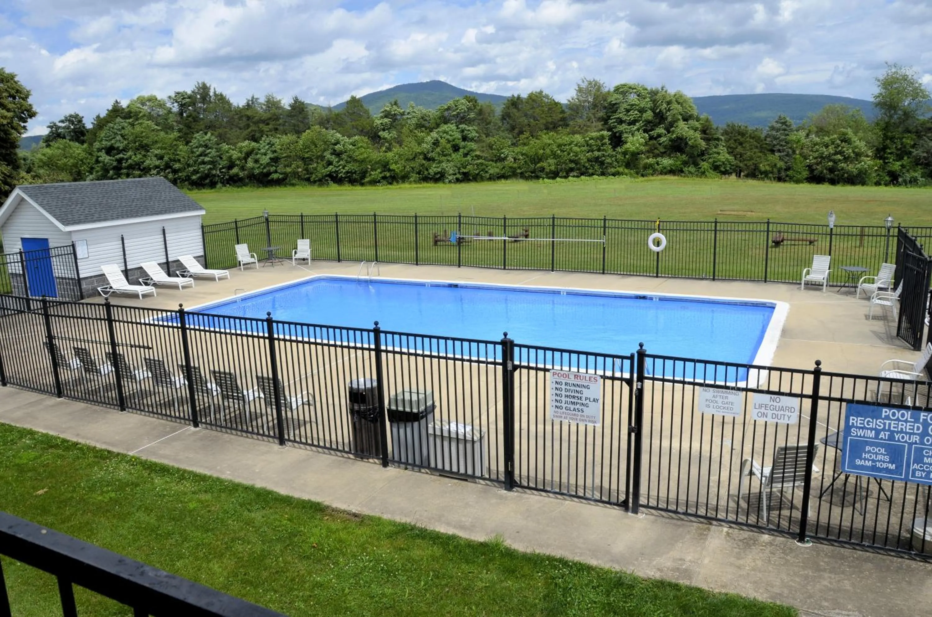 Mountain view in Days Inn by Wyndham Luray Shenandoah