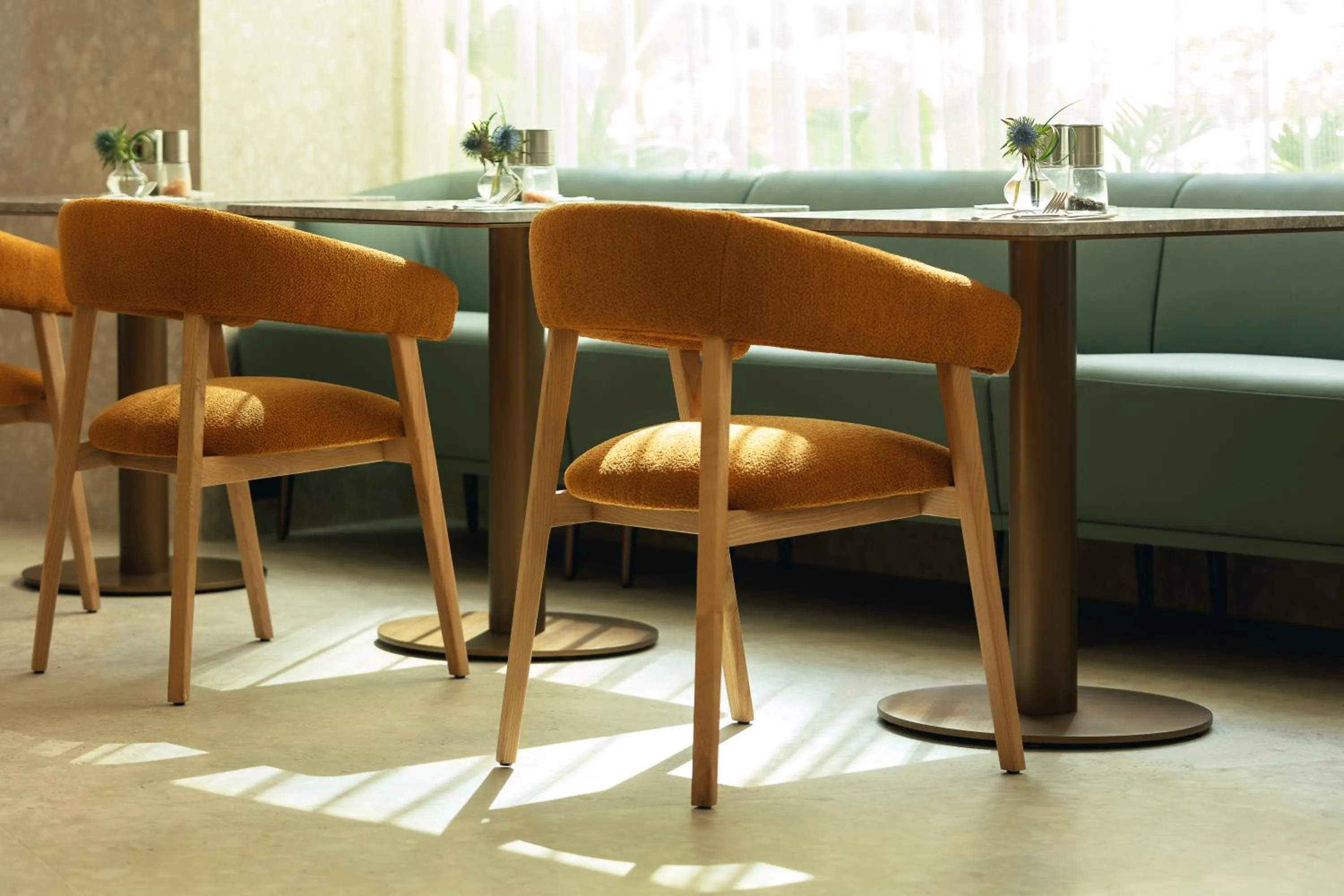 Restaurant/places to eat in United Hotel