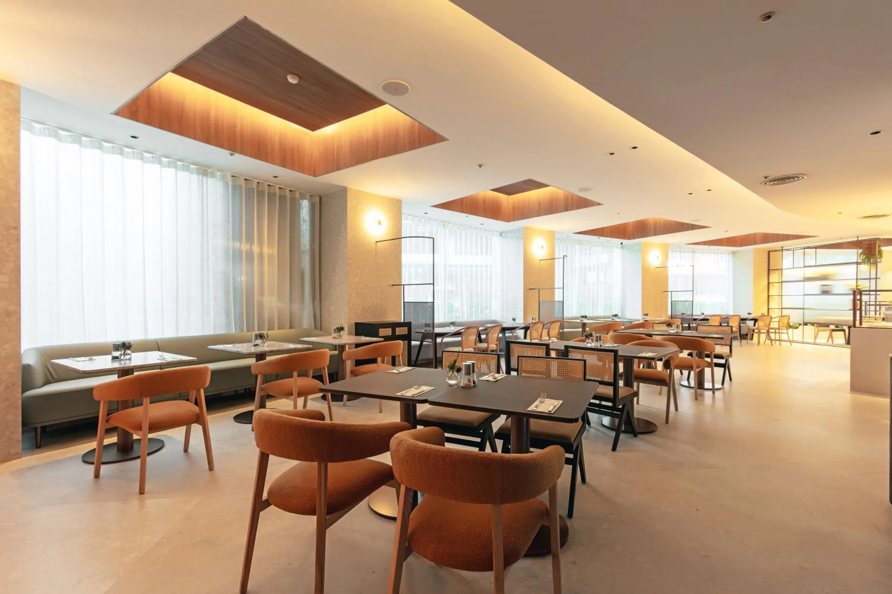 Restaurant/places to eat in United Hotel