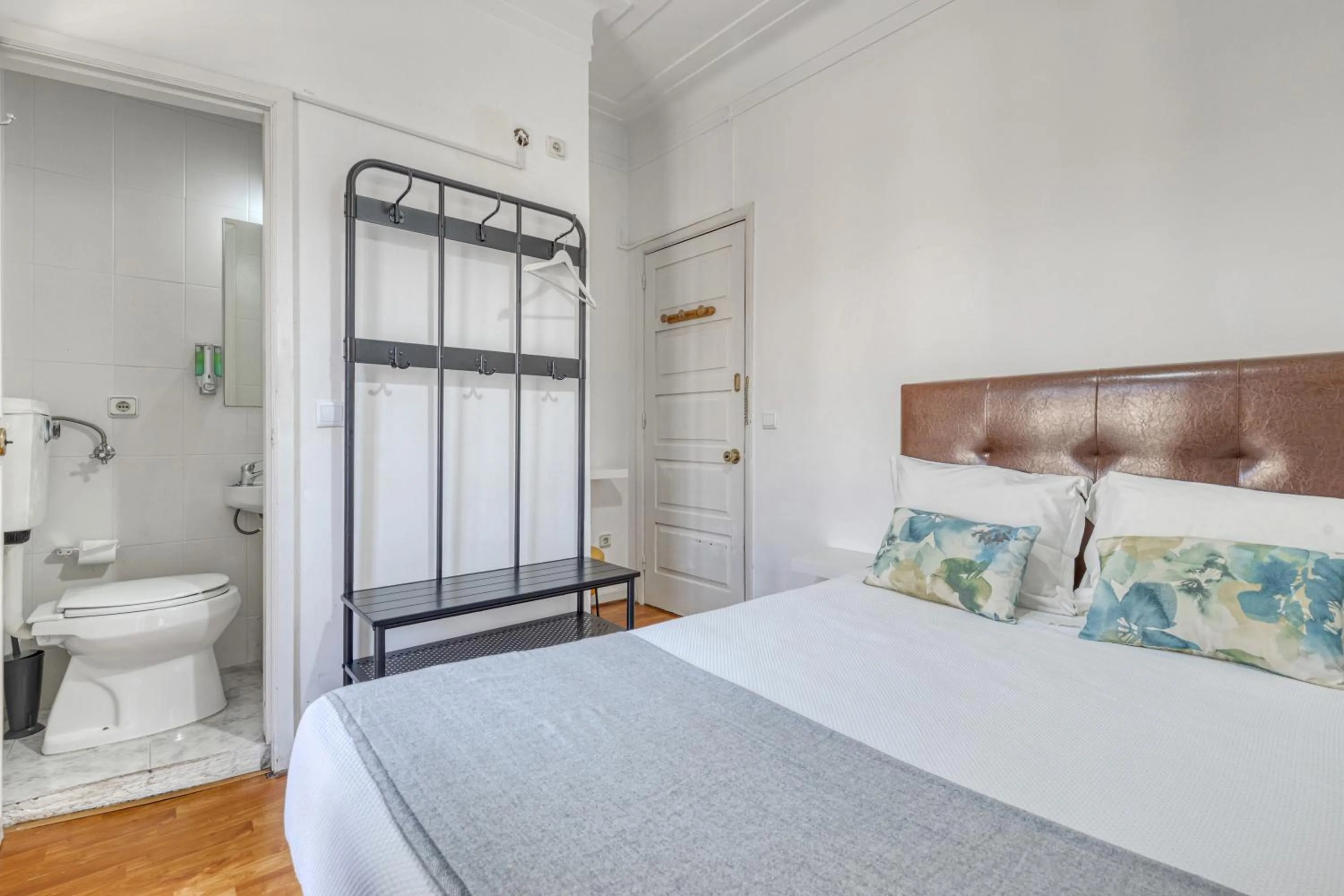 Toilet, Bed in Hotel Borsalino