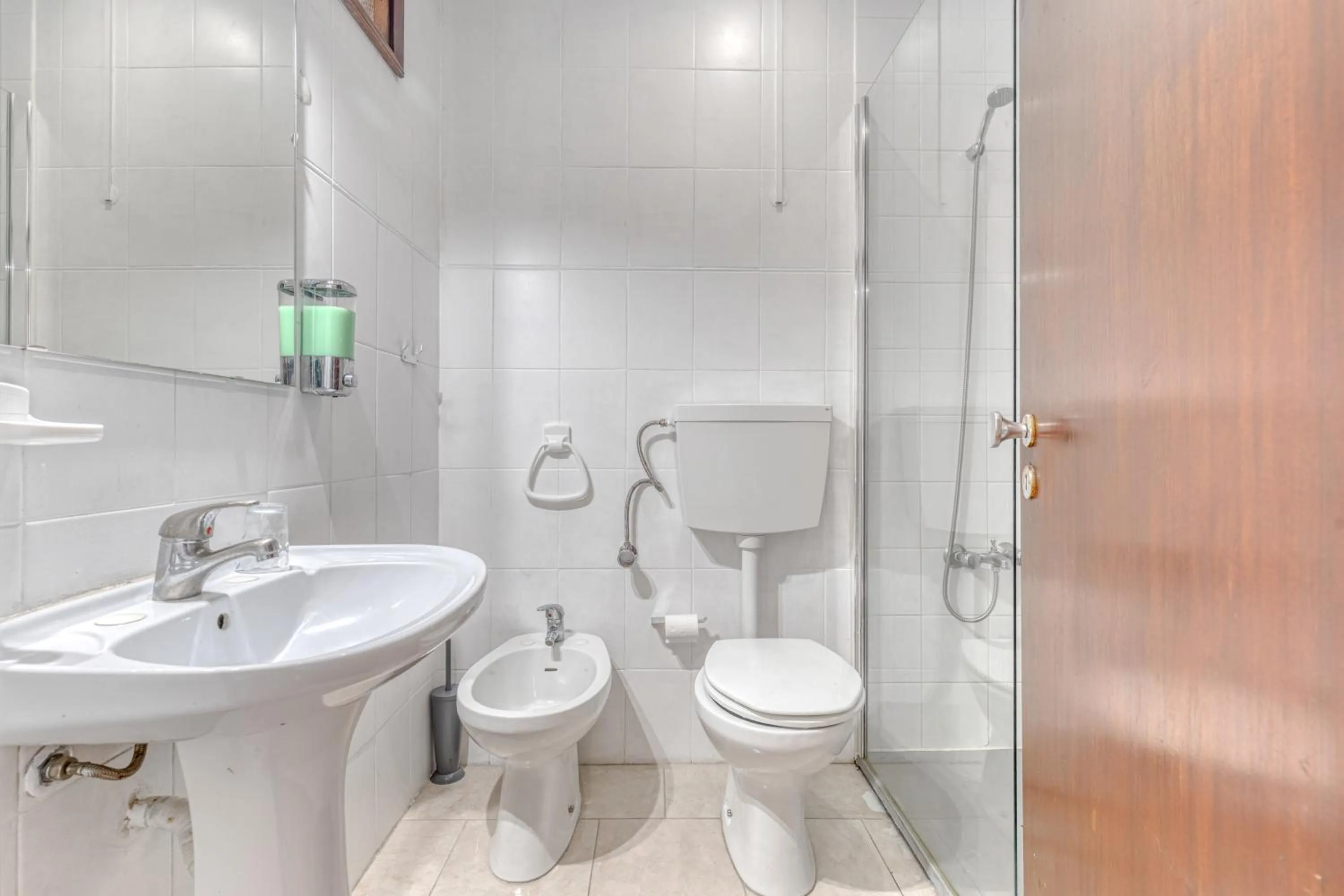 Shower in Hotel Borsalino