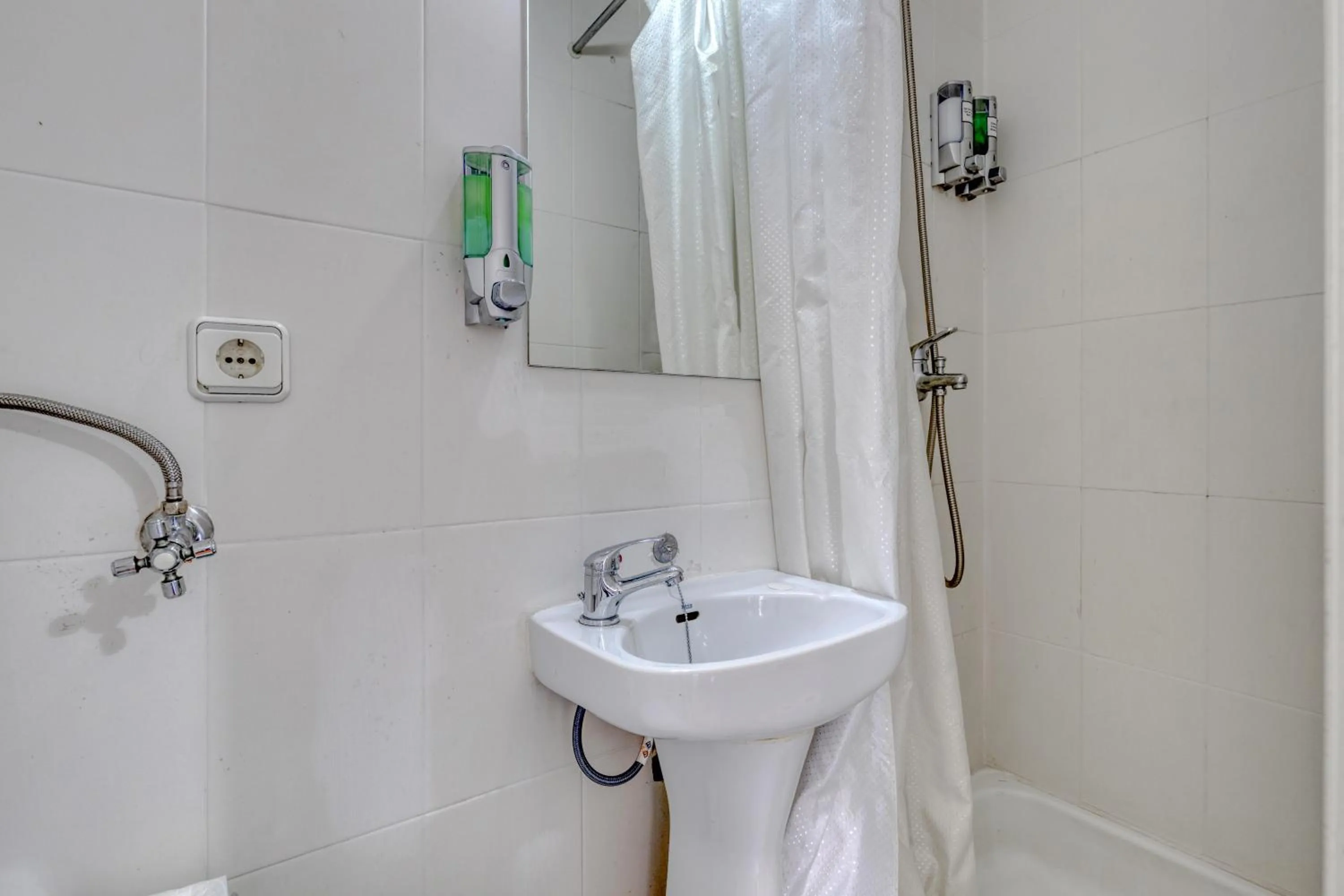 Shower in Hotel Borsalino