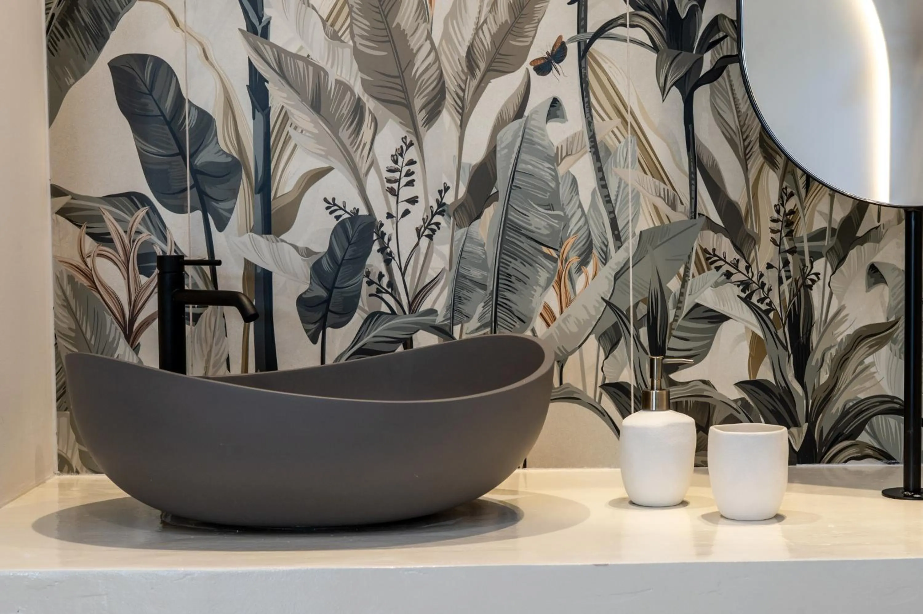 Decorative detail in Socrates Apartments