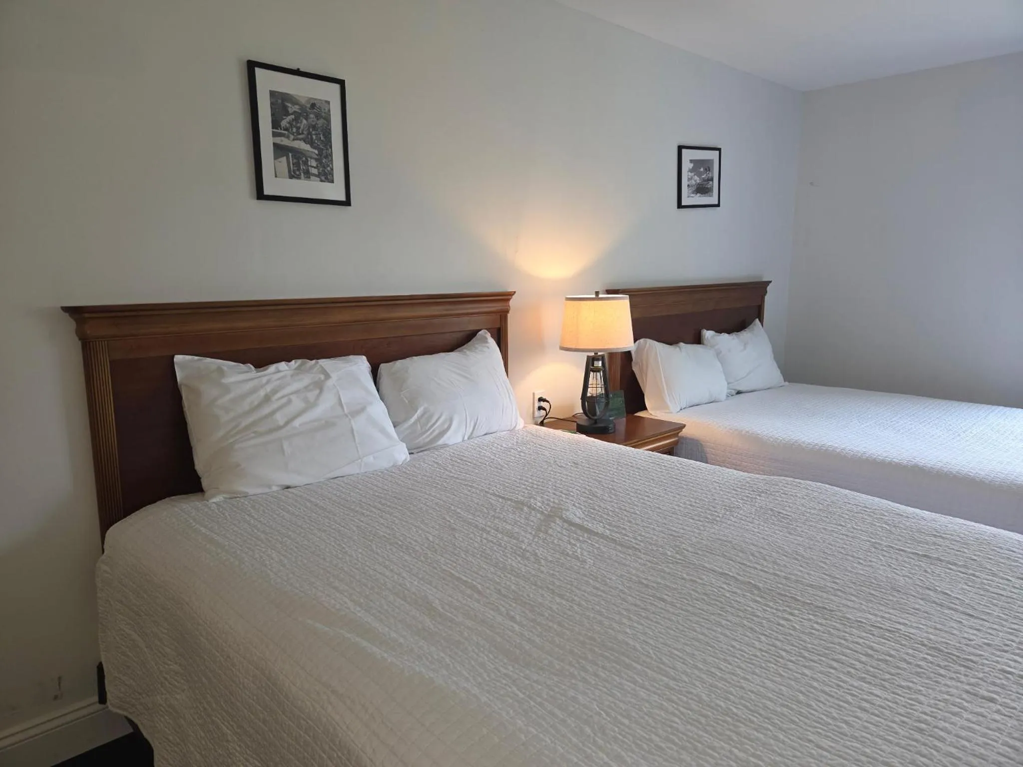 Bed in Stowe Motel & Snowdrift