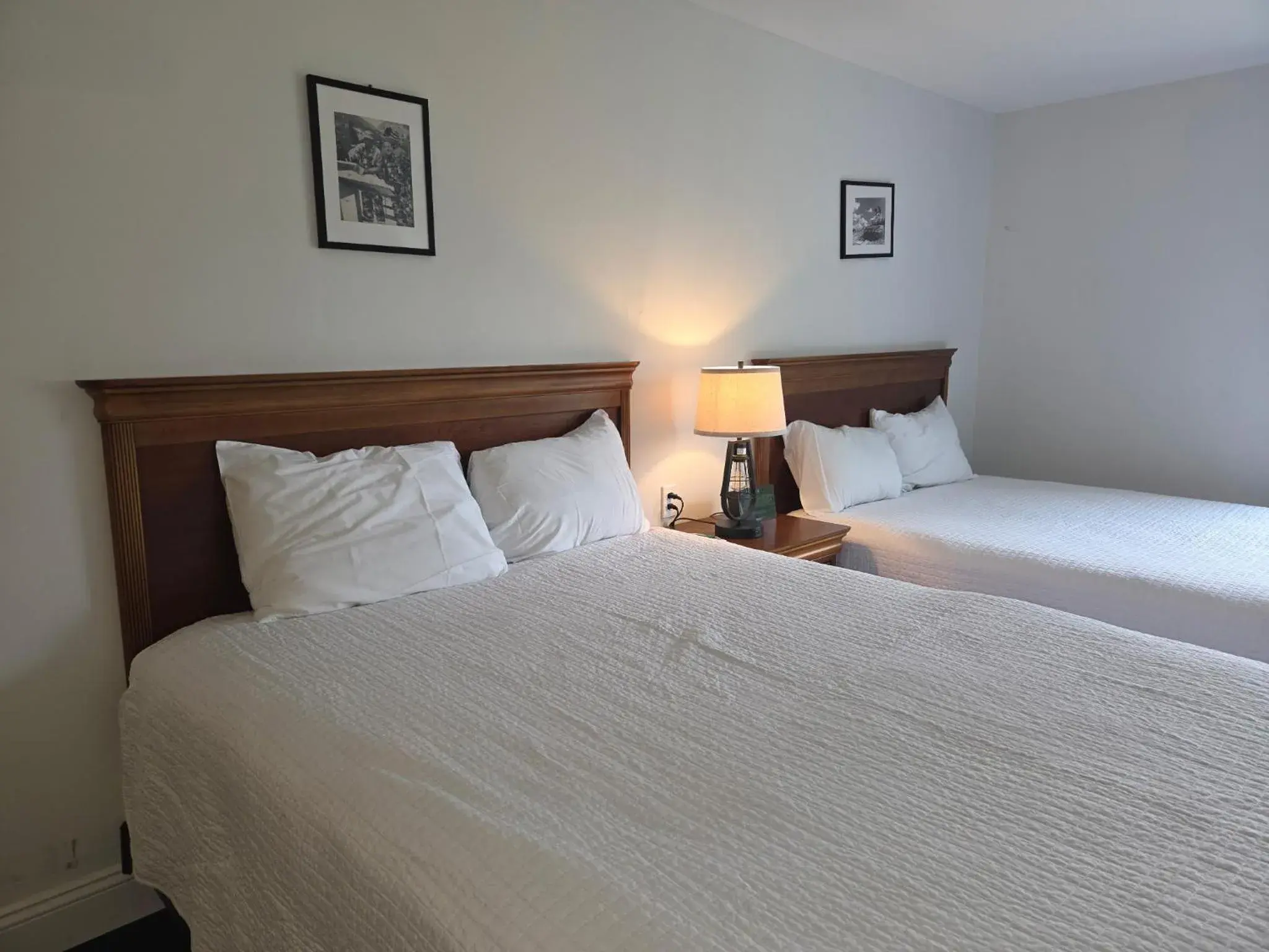 Superior Efficiency Queen Room with Pull-Out Sofa in Stowe Motel & Snowdrift Superior Efficiency Queen Room with Pull-Out Sofa in Stowe Motel & Snowdrift