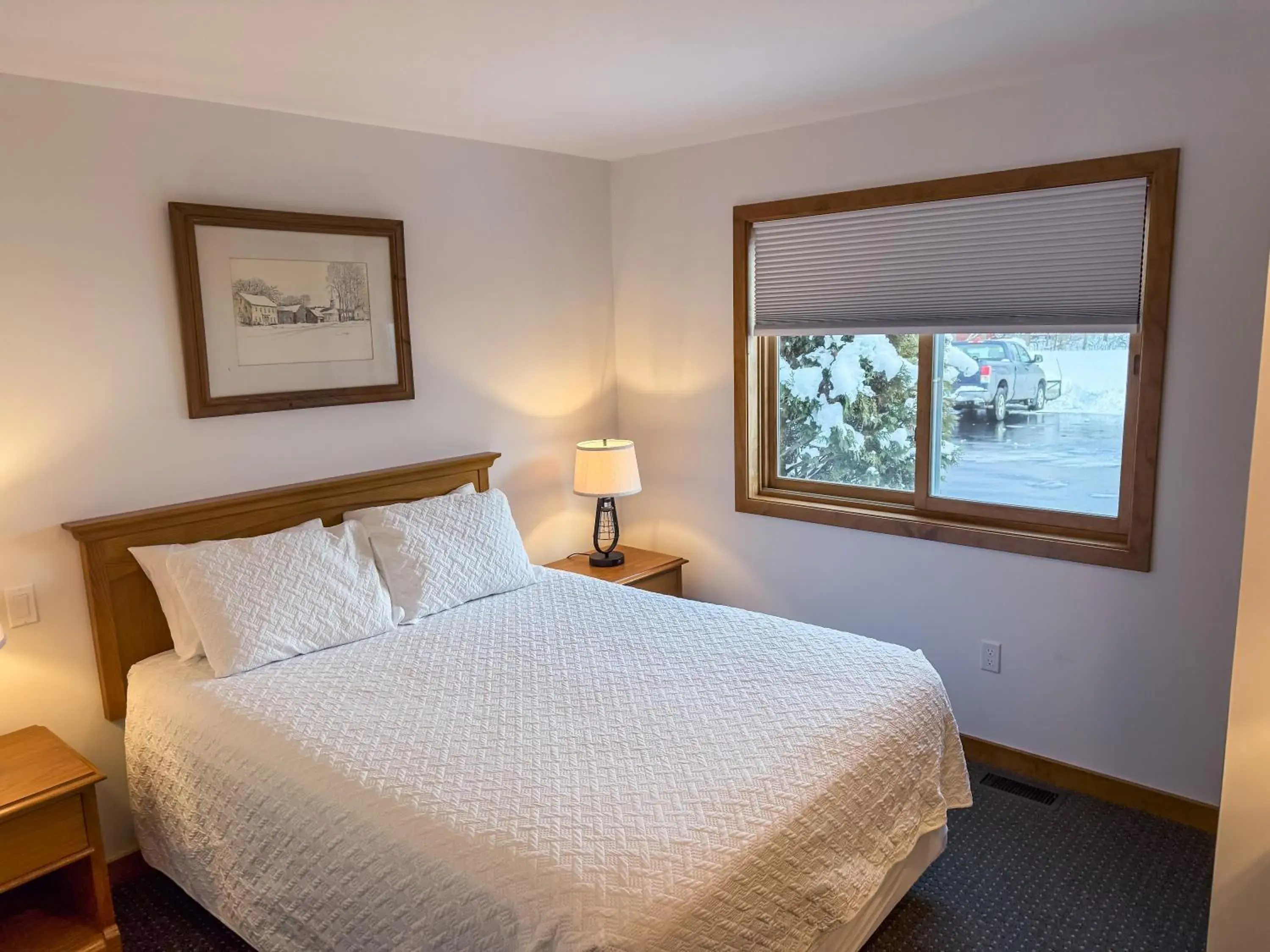 Bed in Stowe Motel & Snowdrift Bed in Stowe Motel & Snowdrift