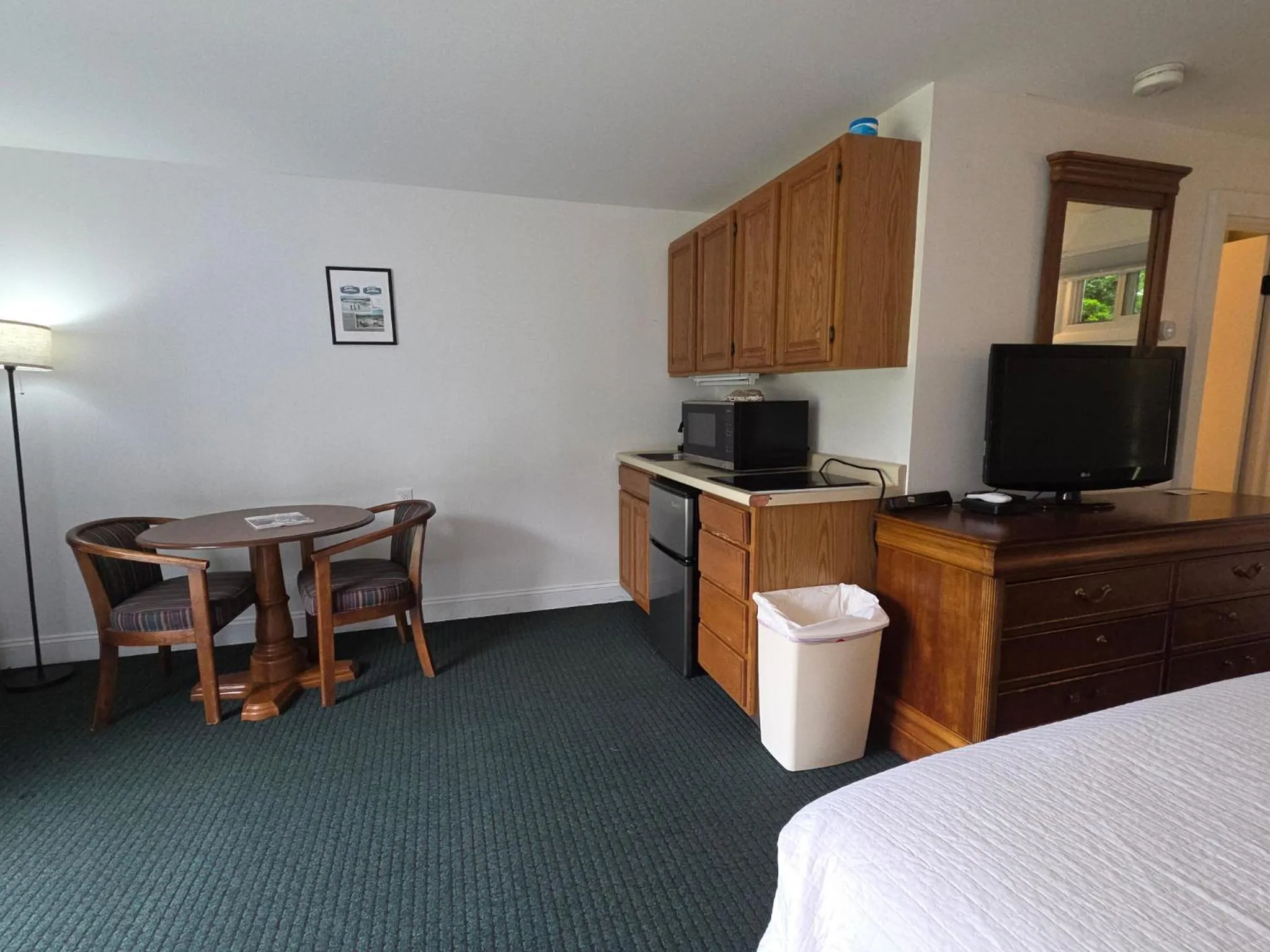 Bed in Stowe Motel & Snowdrift