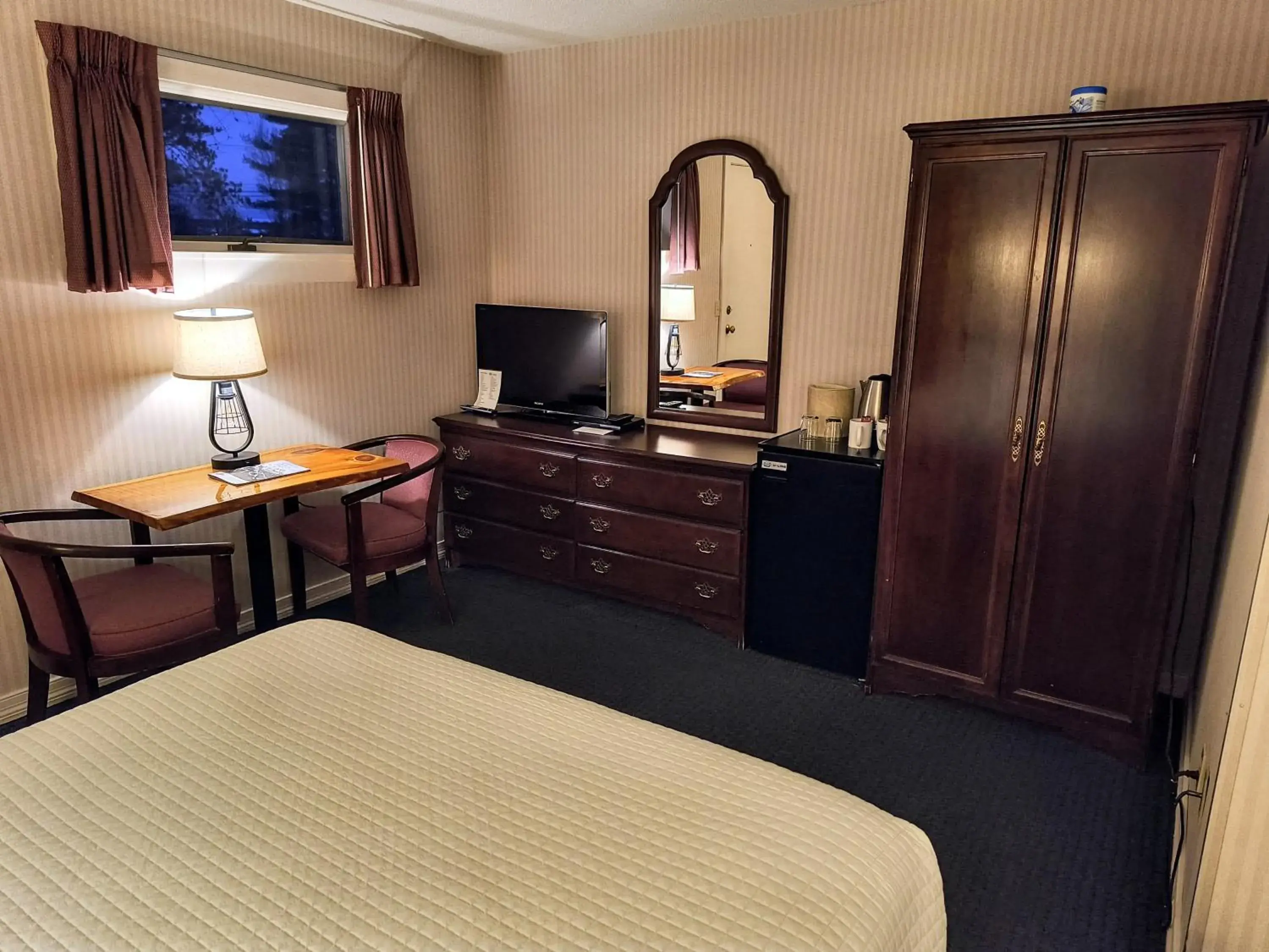 Bed in Stowe Motel & Snowdrift Bed in Stowe Motel & Snowdrift