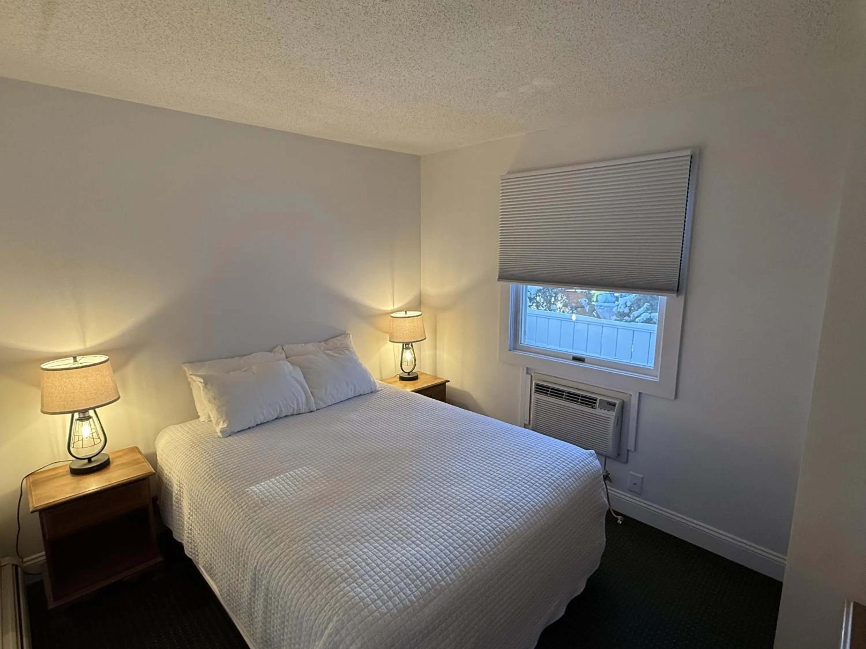 Bed in Stowe Motel & Snowdrift