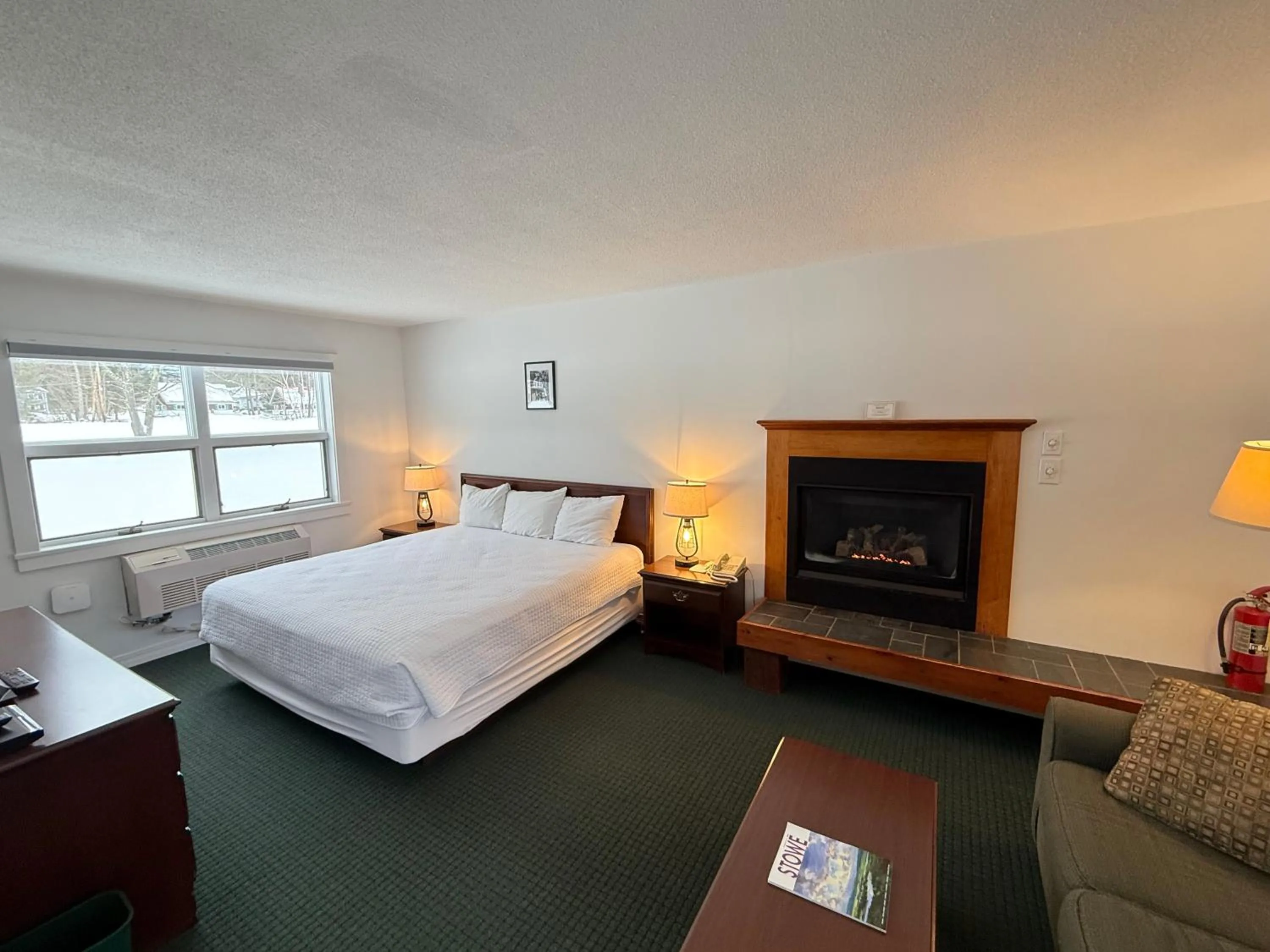 Bed in Stowe Motel & Snowdrift