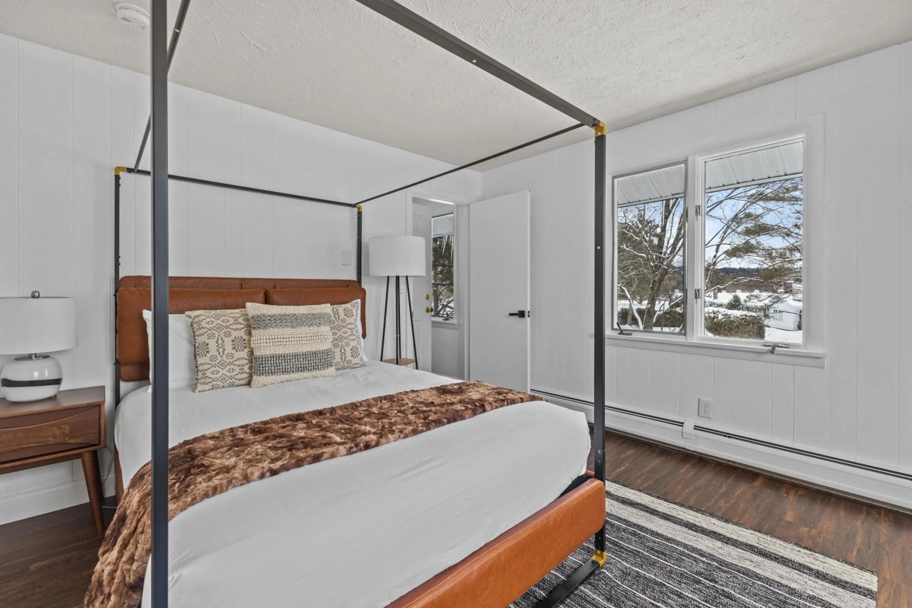 Bed in Stowe Motel & Snowdrift