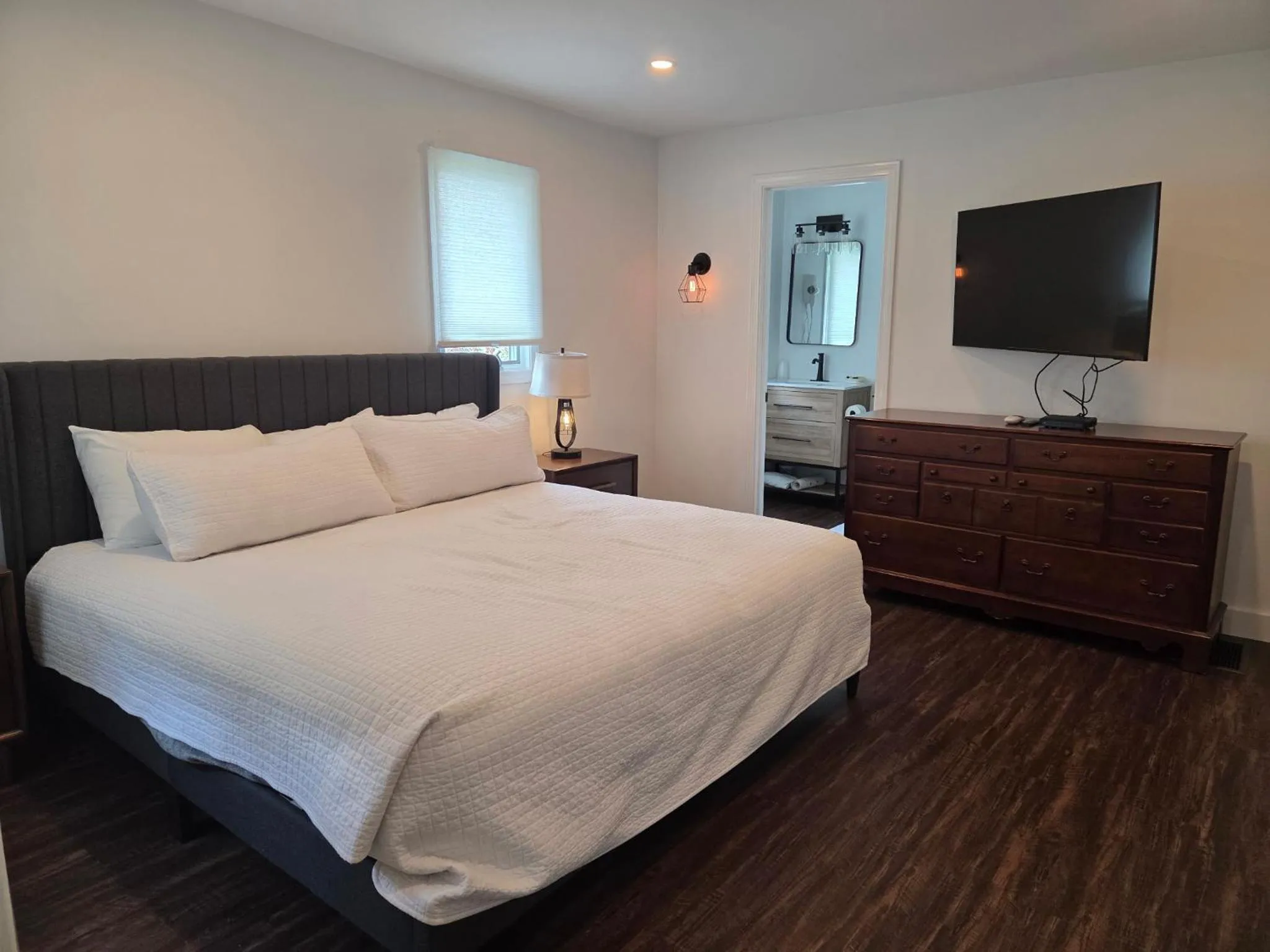 Bed in Stowe Motel & Snowdrift