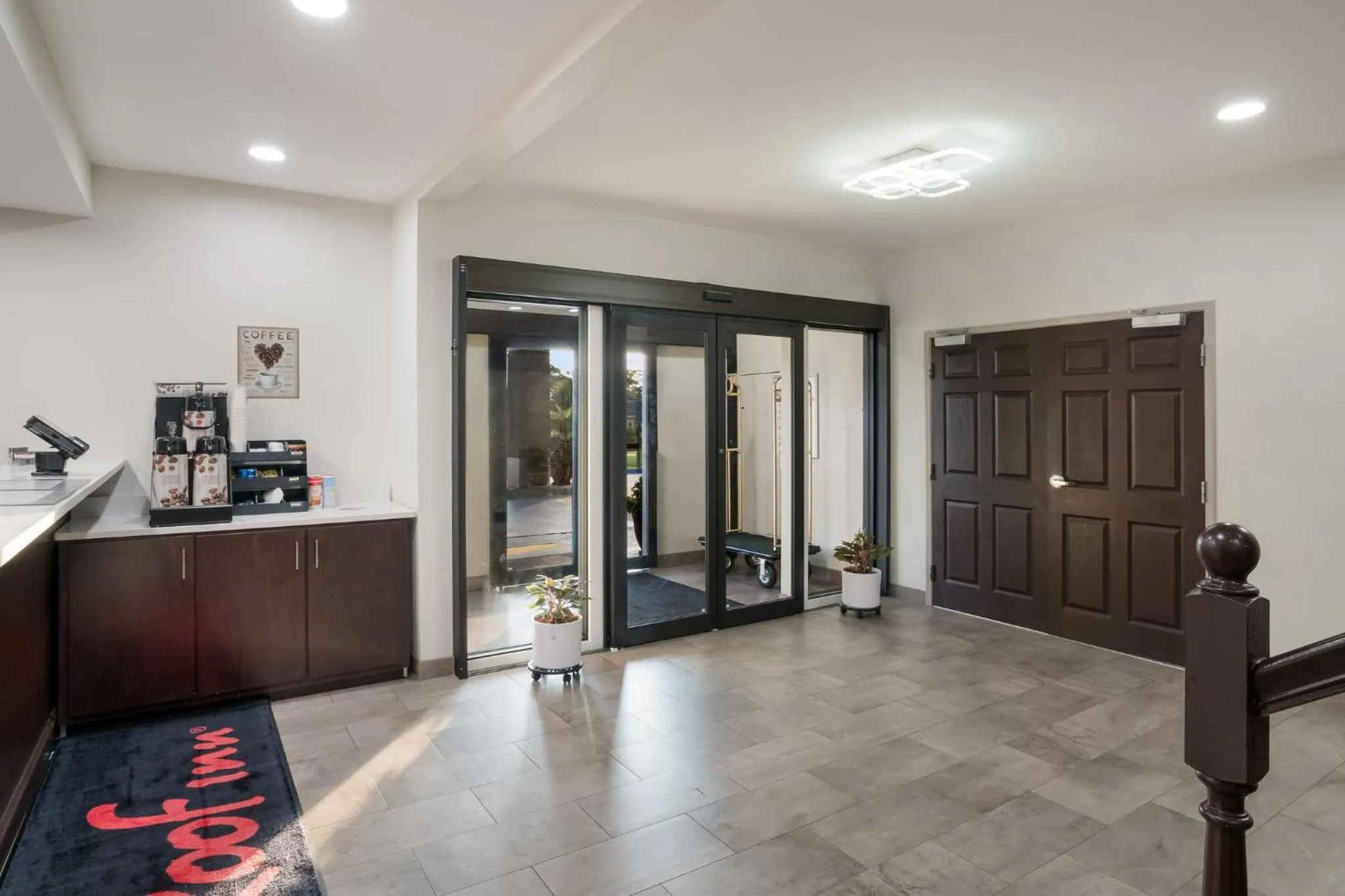 Lobby or reception in Red Roof Inn & Suites Carrollton, GA - West Georgia
