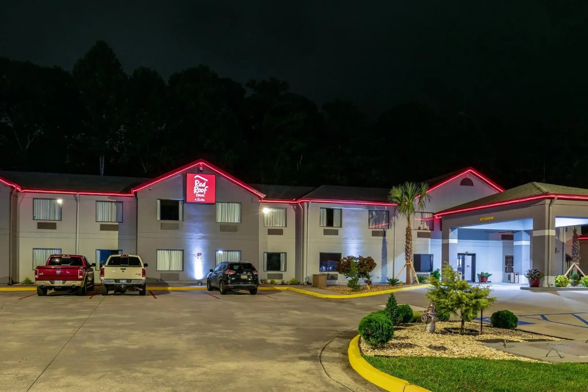 Property building in Red Roof Inn & Suites Carrollton, GA - West Georgia Property building in Red Roof Inn & Suites Carrollton, GA - West Georgia
