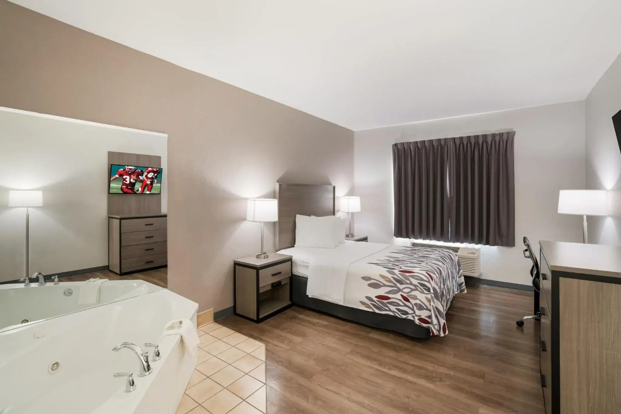 Photo of the whole room, Bed in Red Roof Inn & Suites Carrollton, GA - West Georgia Photo of the whole room, Bed in Red Roof Inn & Suites Carrollton, GA - West Georgia