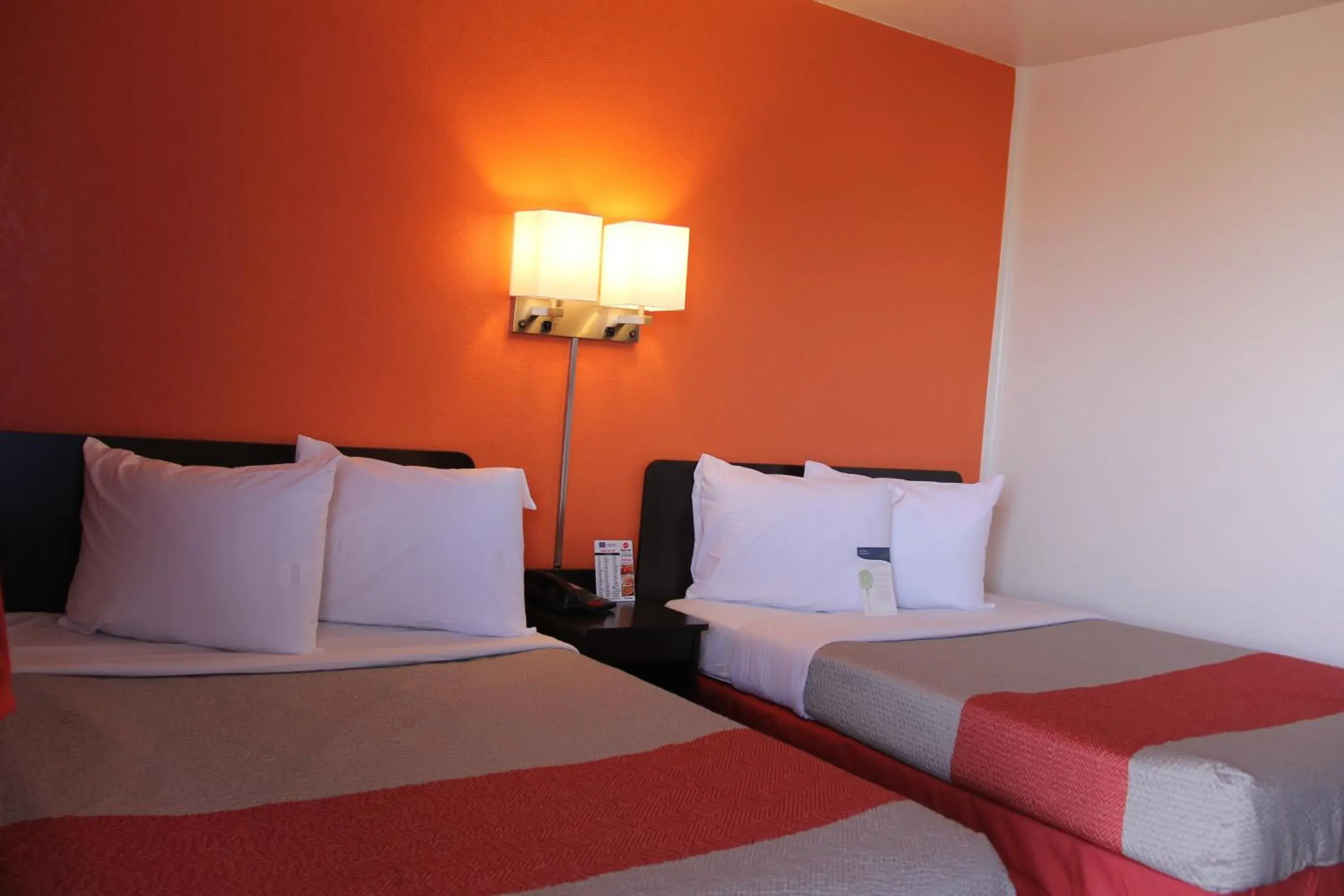 Quadruple Room in Motel 6-Goodland, KS Quadruple Room in Motel 6-Goodland, KS