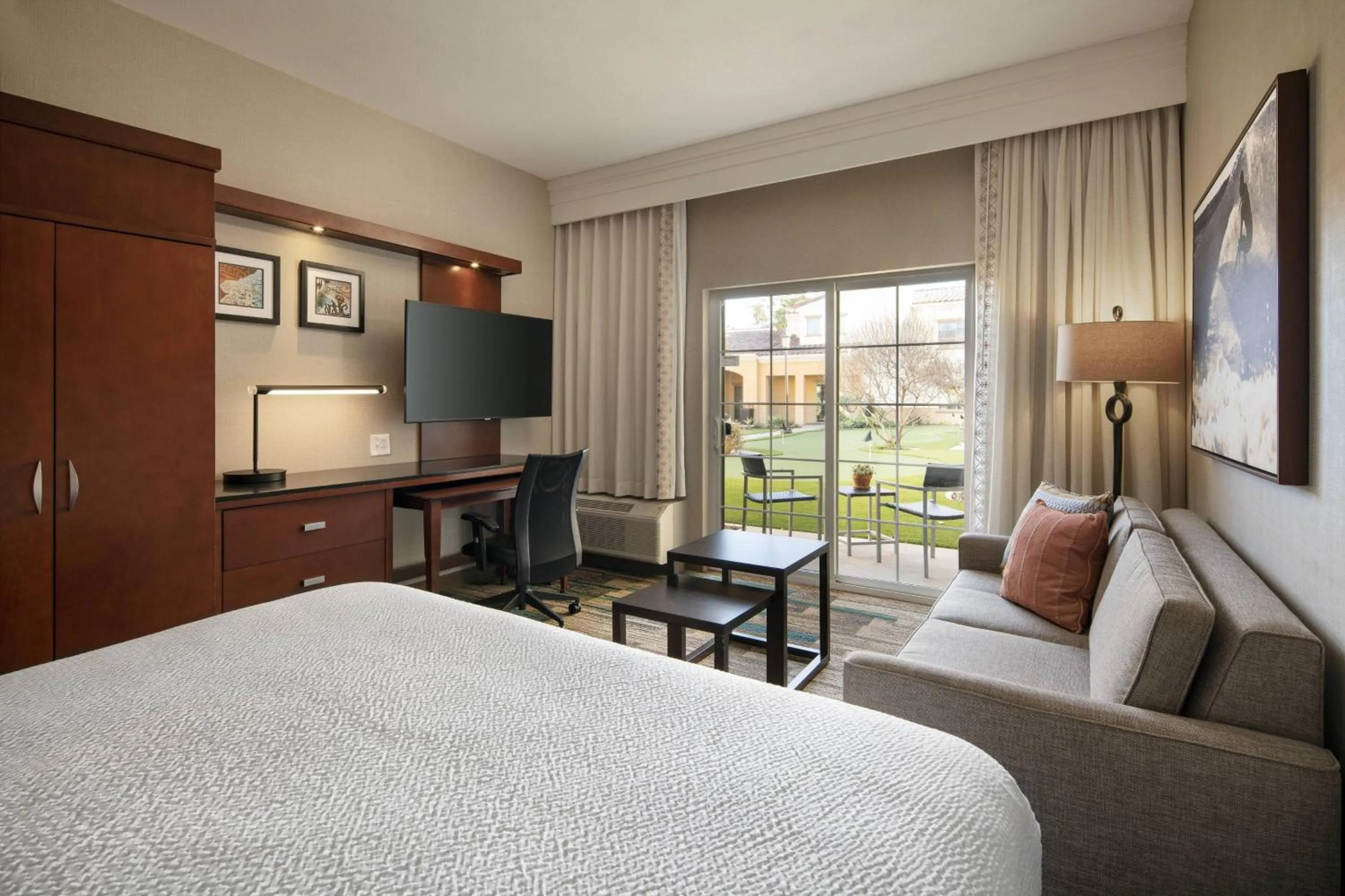 Photo of the whole room, Bed in Courtyard by Marriott Santa Barbara Goleta