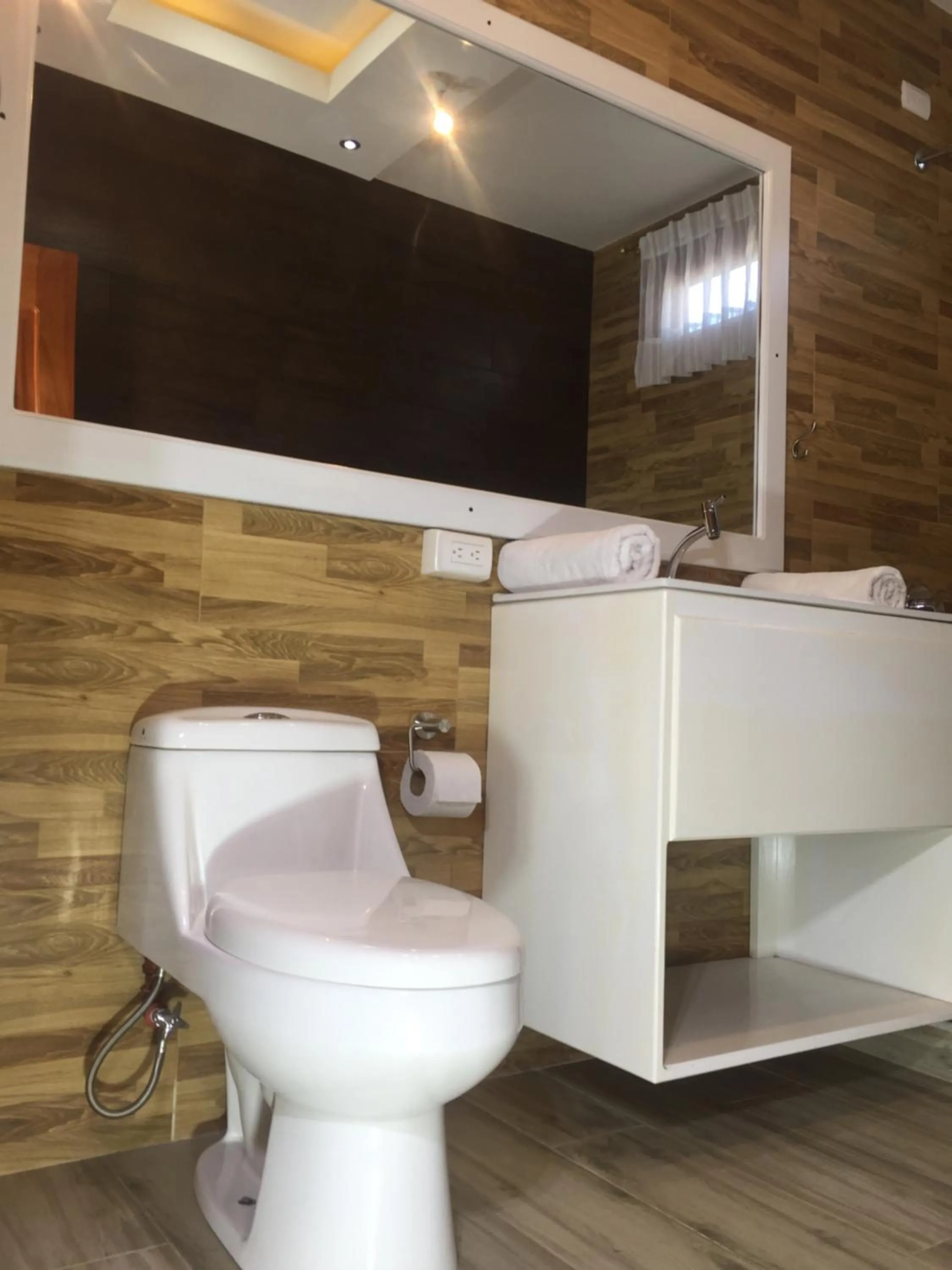 Bathroom in Galápagos Isabela Hotel Loja