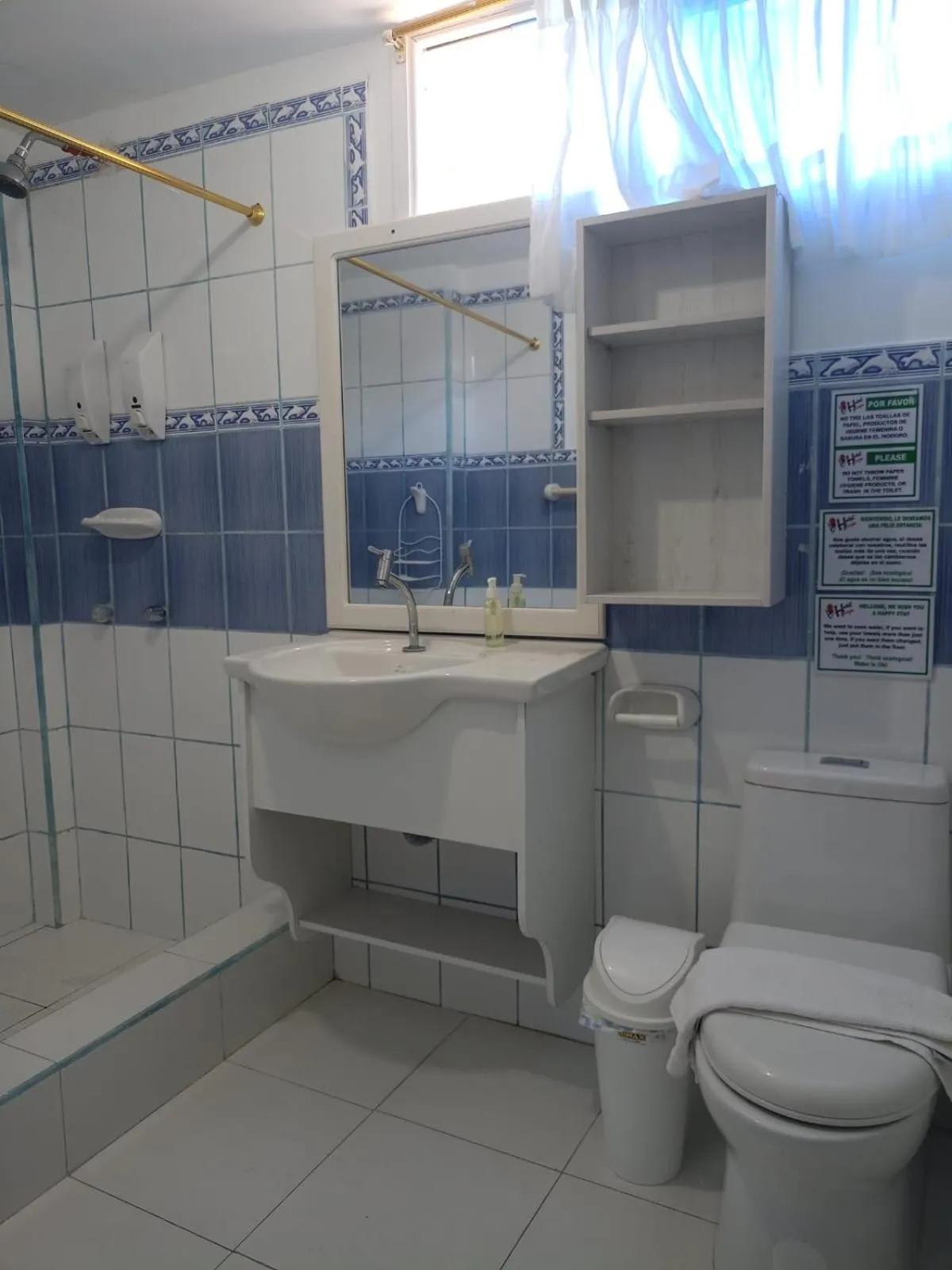 Bathroom in Galápagos Isabela Hotel Loja