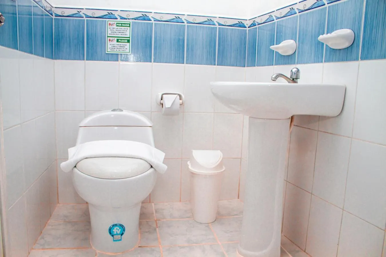 Bathroom in Galápagos Isabela Hotel Loja