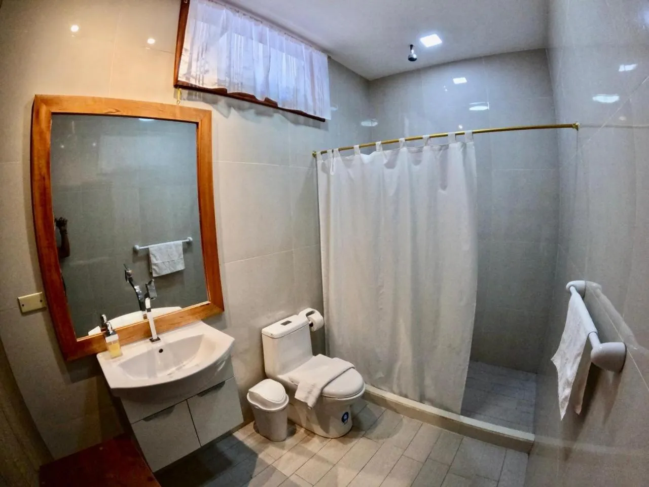 Bathroom in Galápagos Isabela Hotel Loja