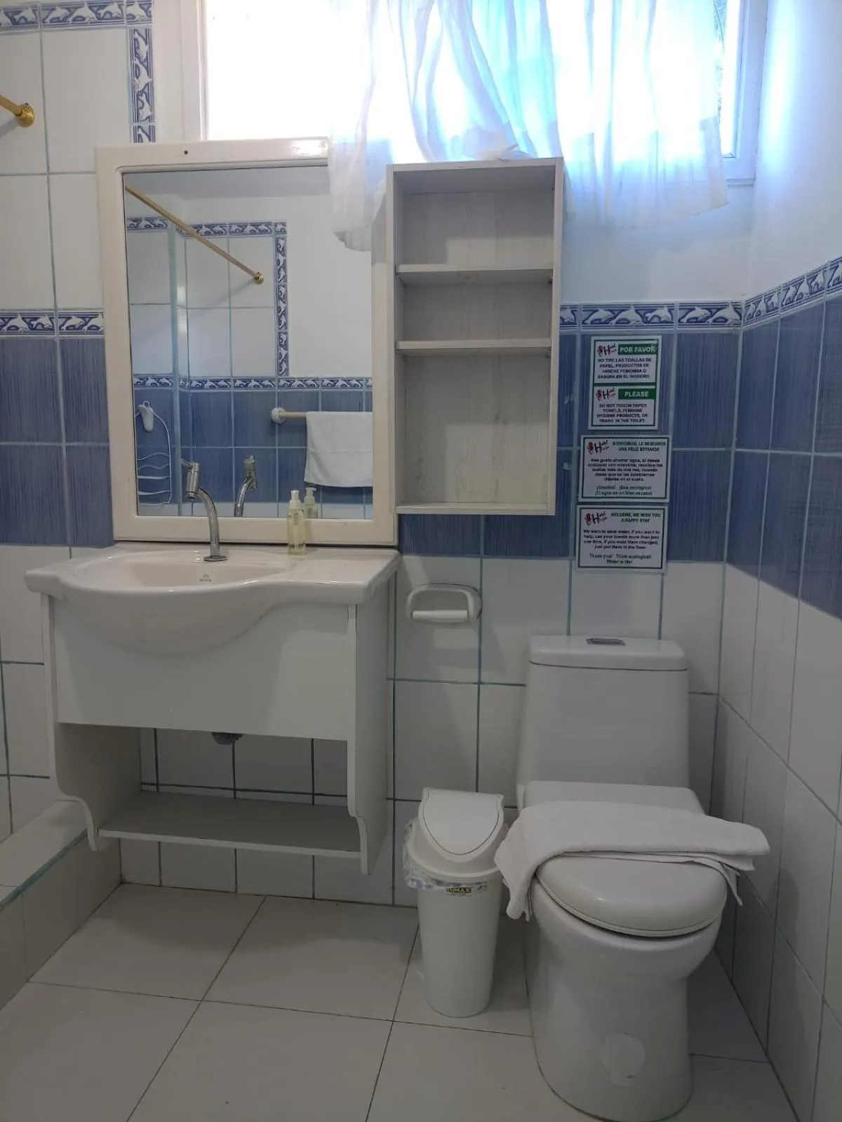 Bathroom in Galápagos Isabela Hotel Loja