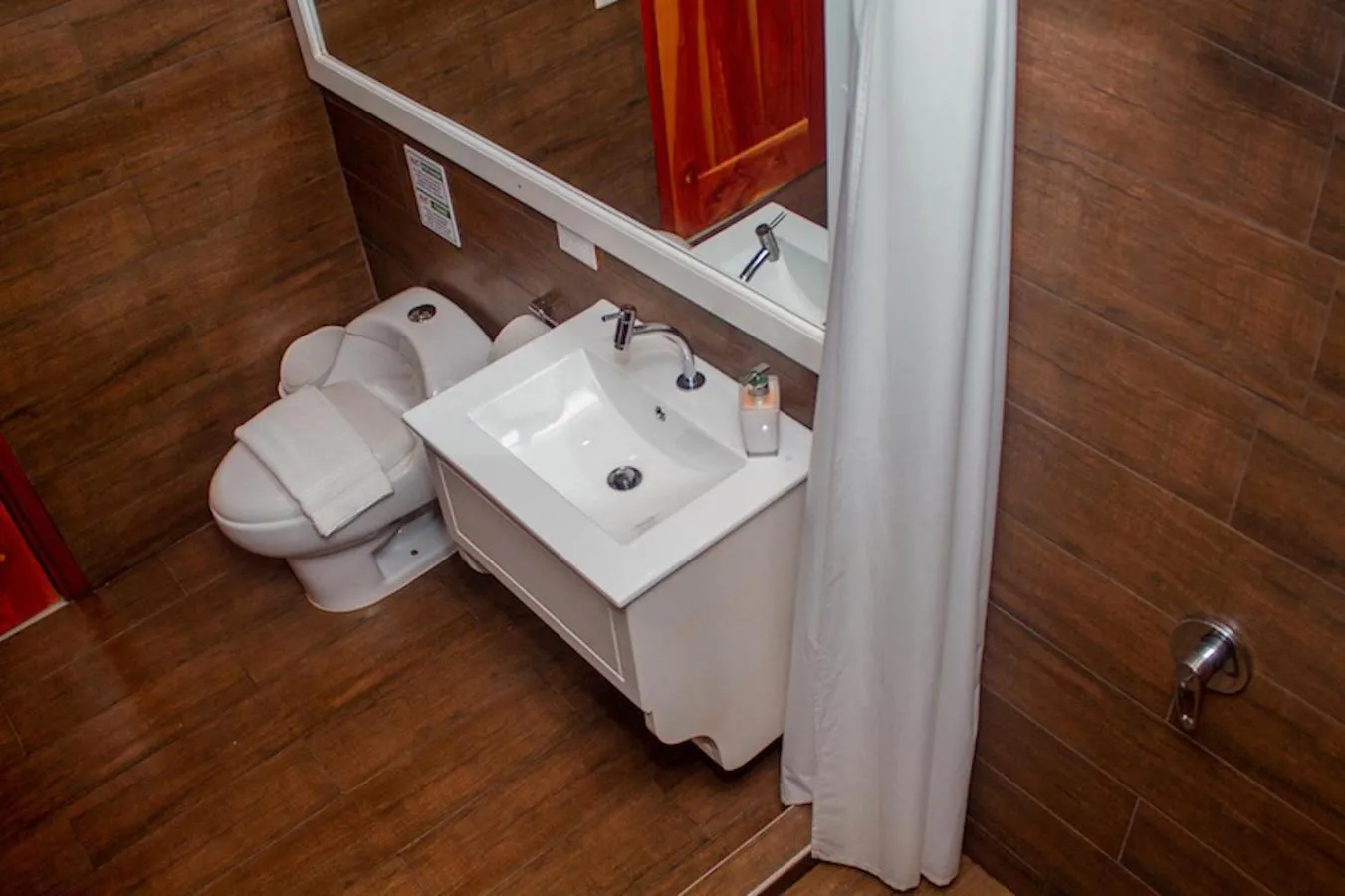 Bathroom in Galápagos Isabela Hotel Loja