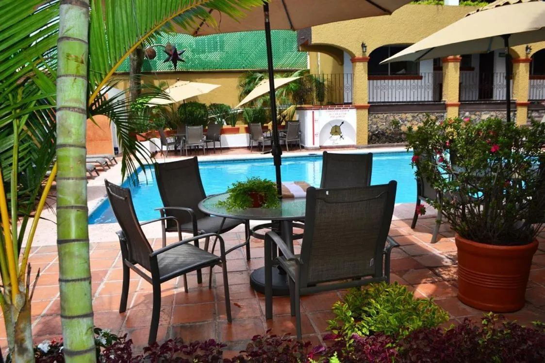 Swimming pool in Hotel Rinconada de Cortes