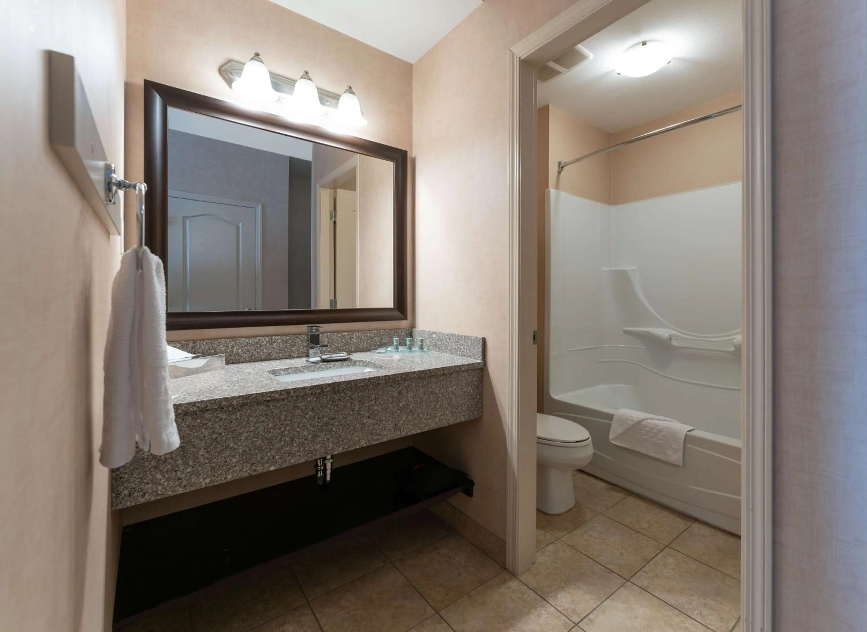 Bathroom in Prestige Cranbrook Hotel, BW Premier Collection