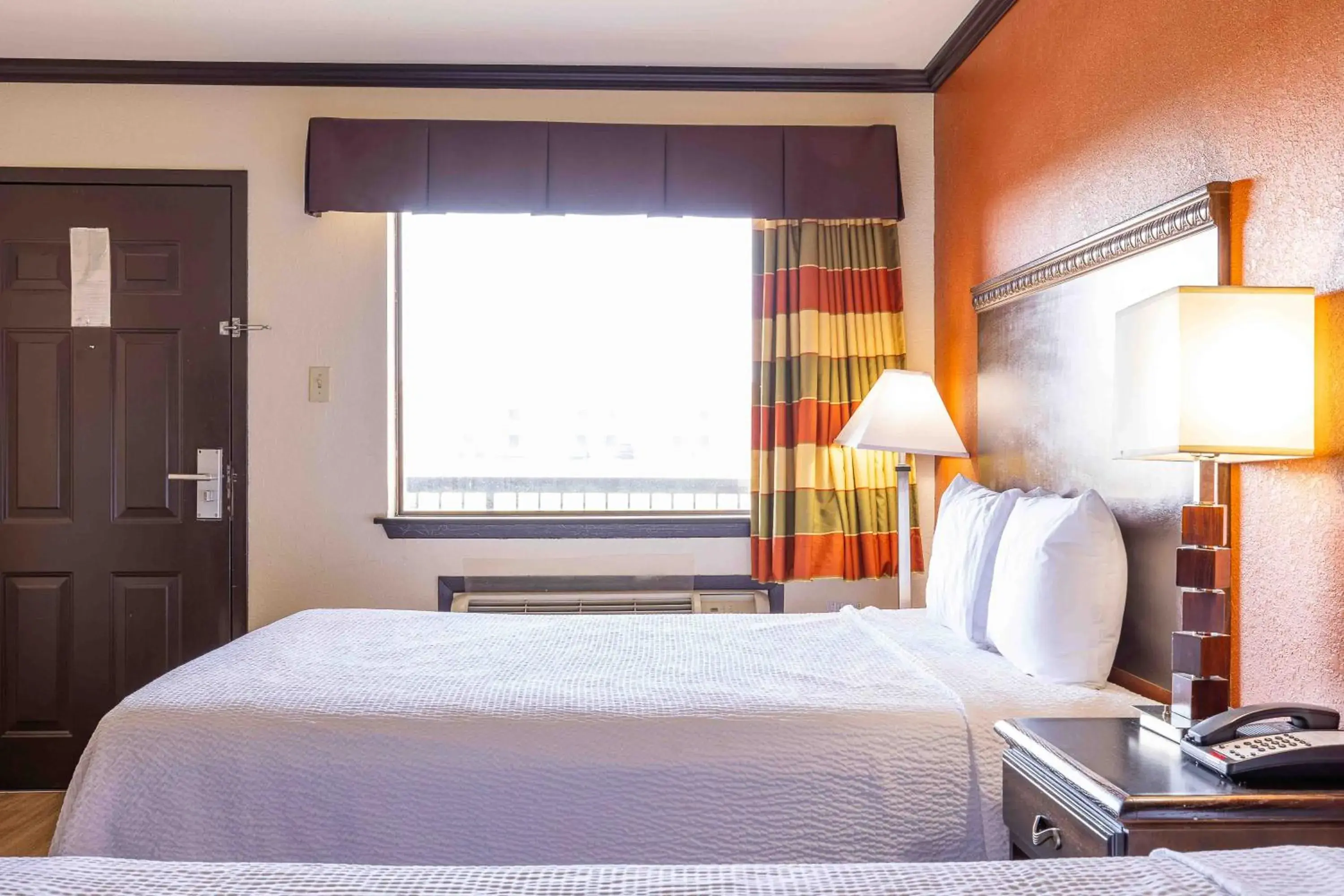 Bed in Days Inn by Wyndham Oklahoma City/Moore Bed in Days Inn by Wyndham Oklahoma City/Moore