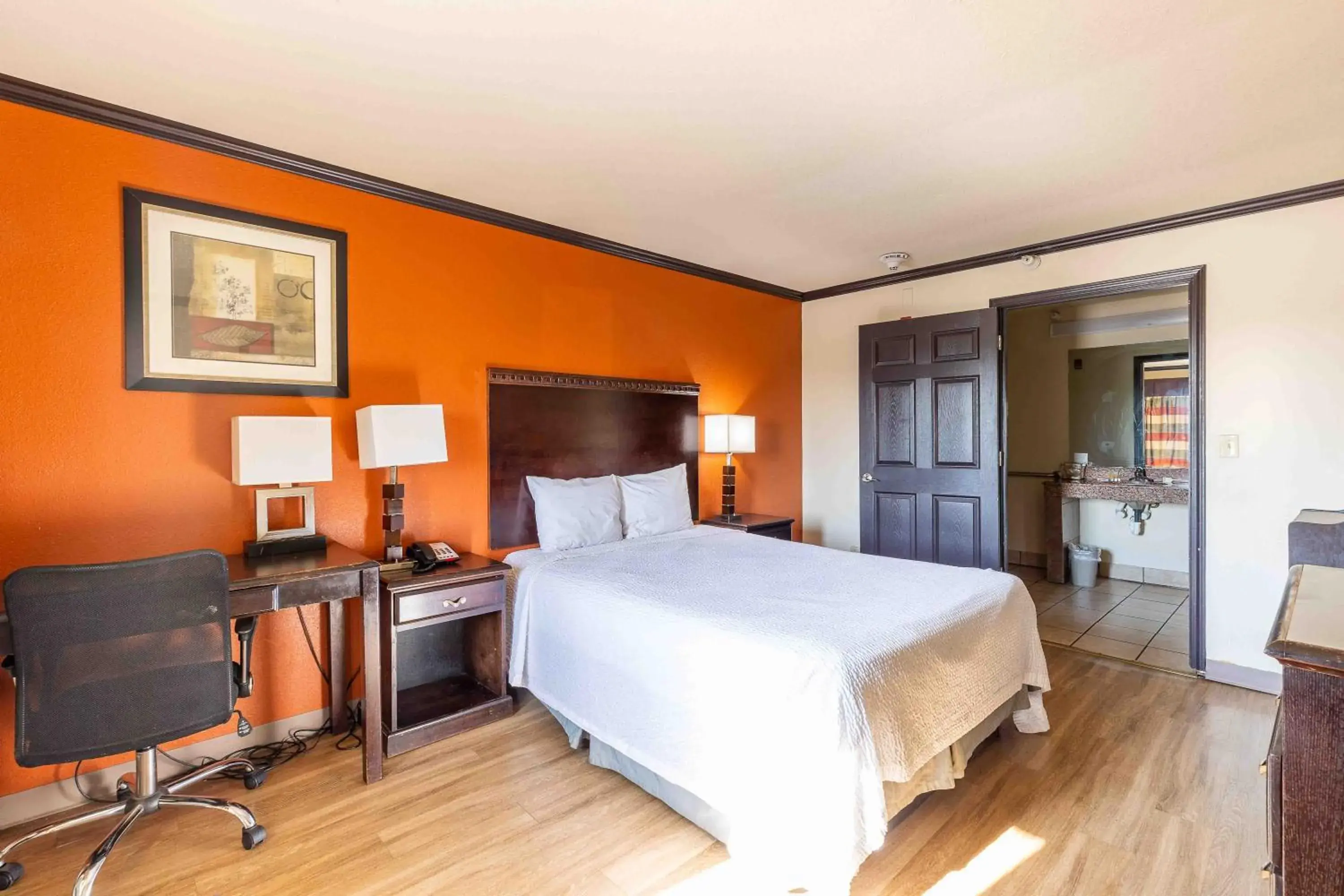 Bed in Days Inn by Wyndham Oklahoma City/Moore Bed in Days Inn by Wyndham Oklahoma City/Moore