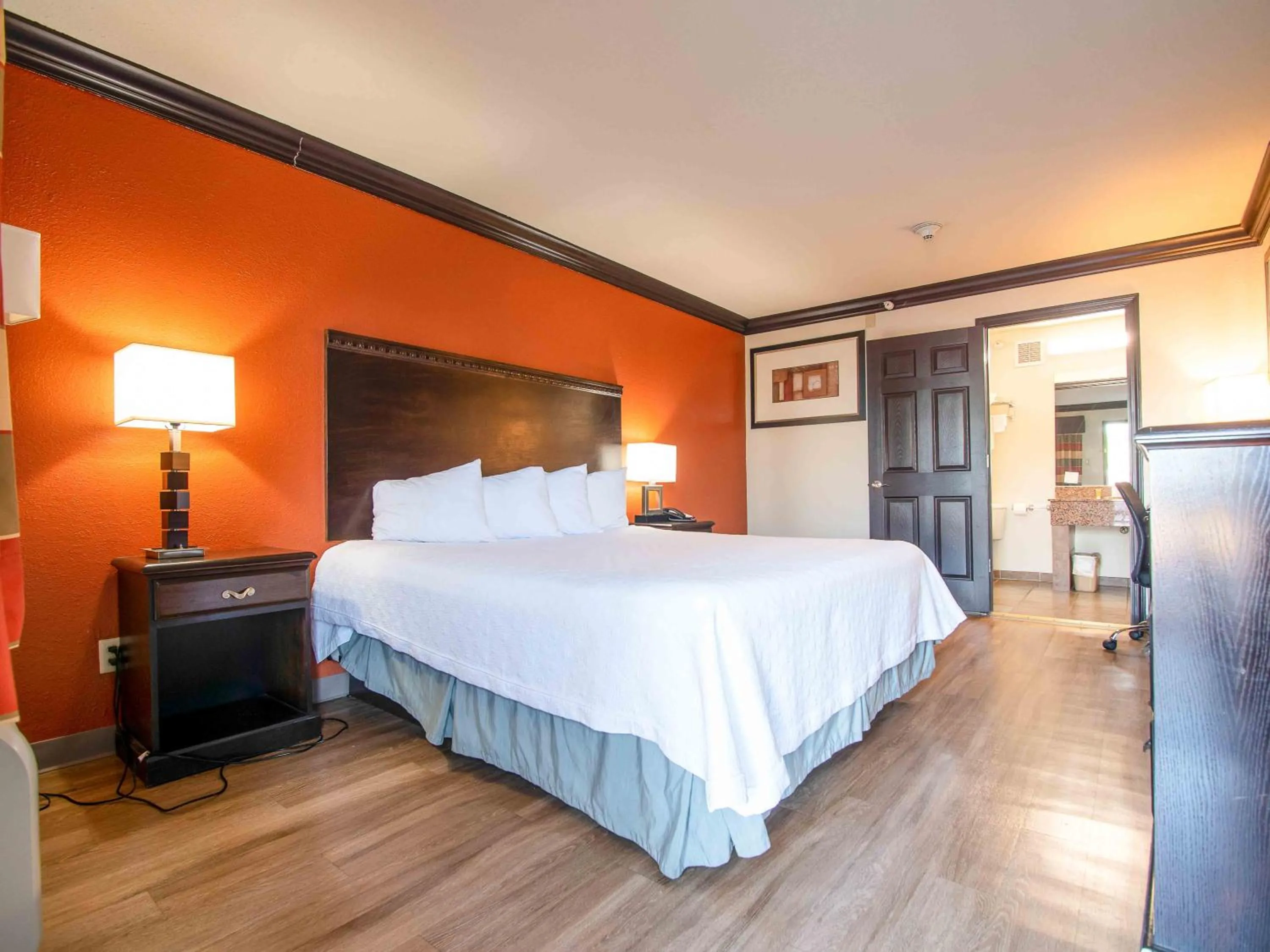 Bed in Days Inn by Wyndham Oklahoma City/Moore