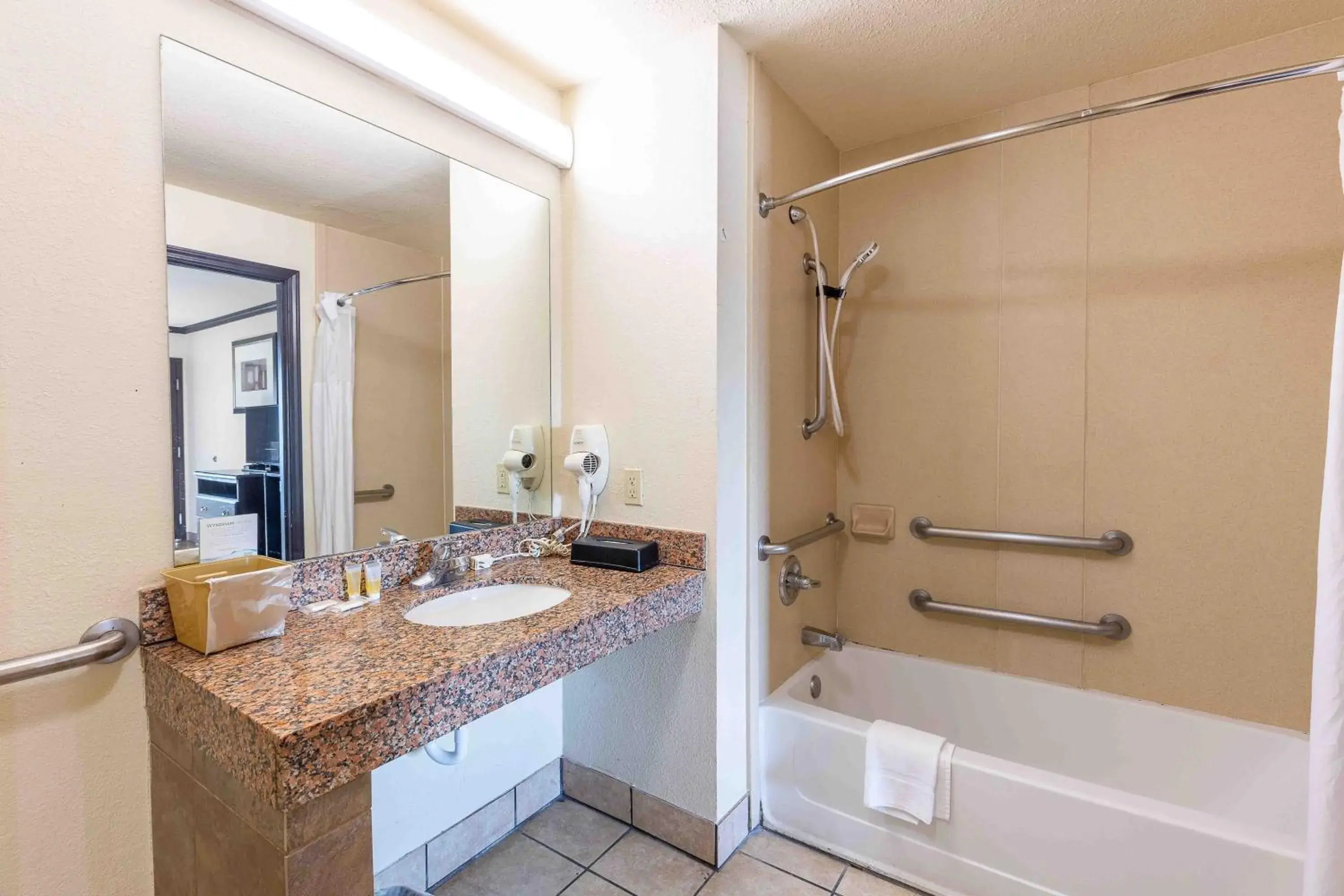 Days Inn by Wyndham Oklahoma City/Moore Days Inn by Wyndham Oklahoma City/Moore