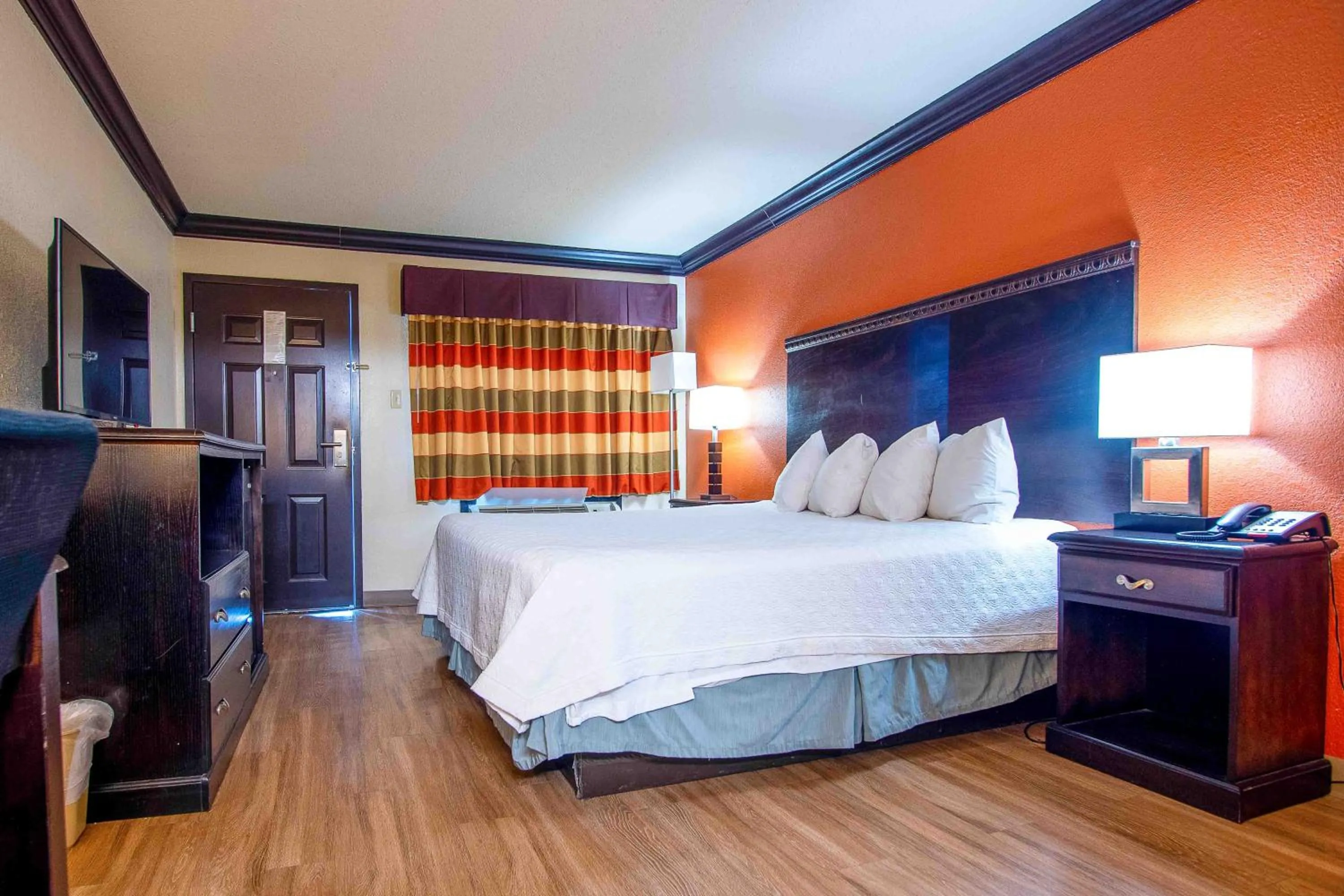 Bed in Days Inn by Wyndham Oklahoma City/Moore