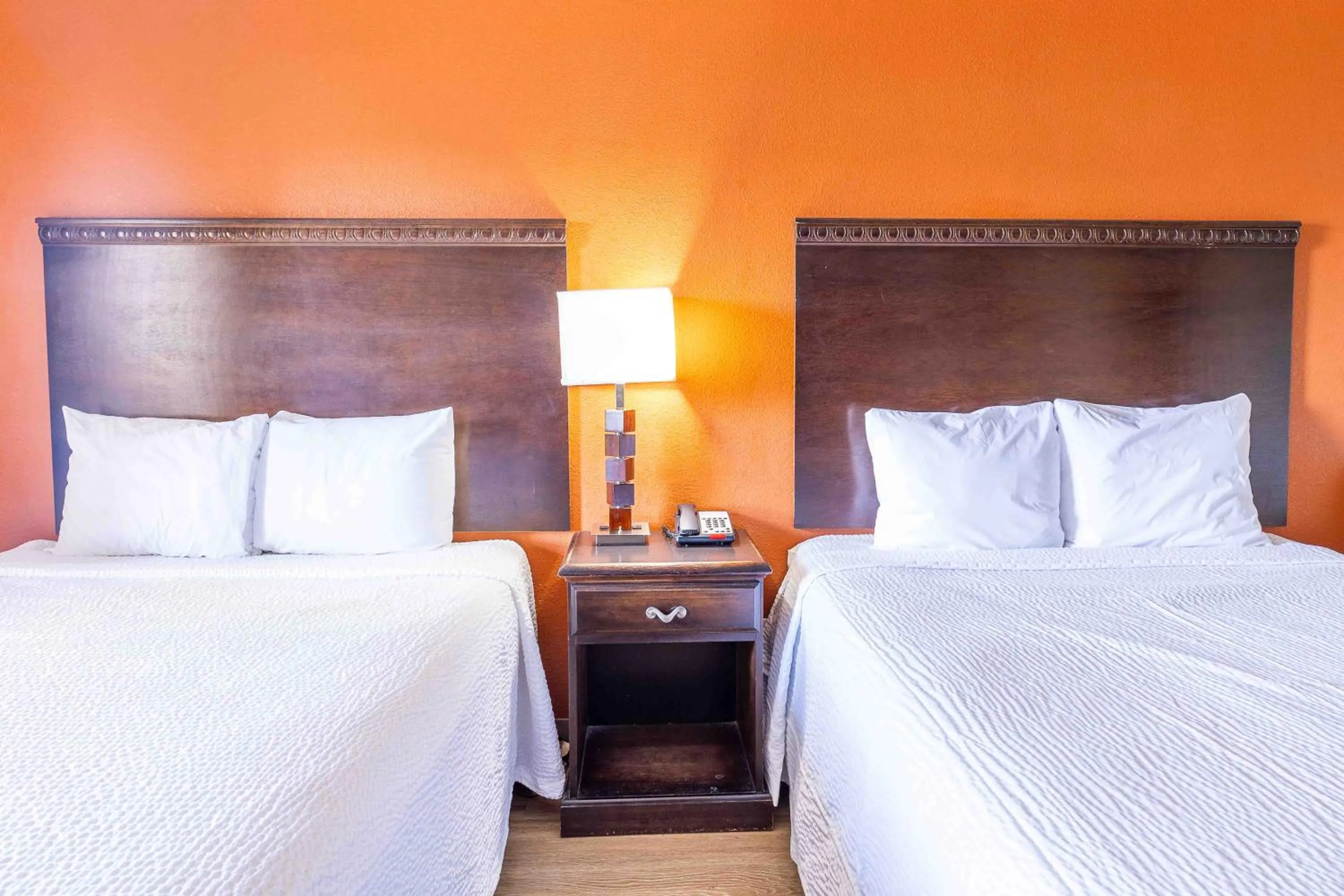 Bed in Days Inn by Wyndham Oklahoma City/Moore