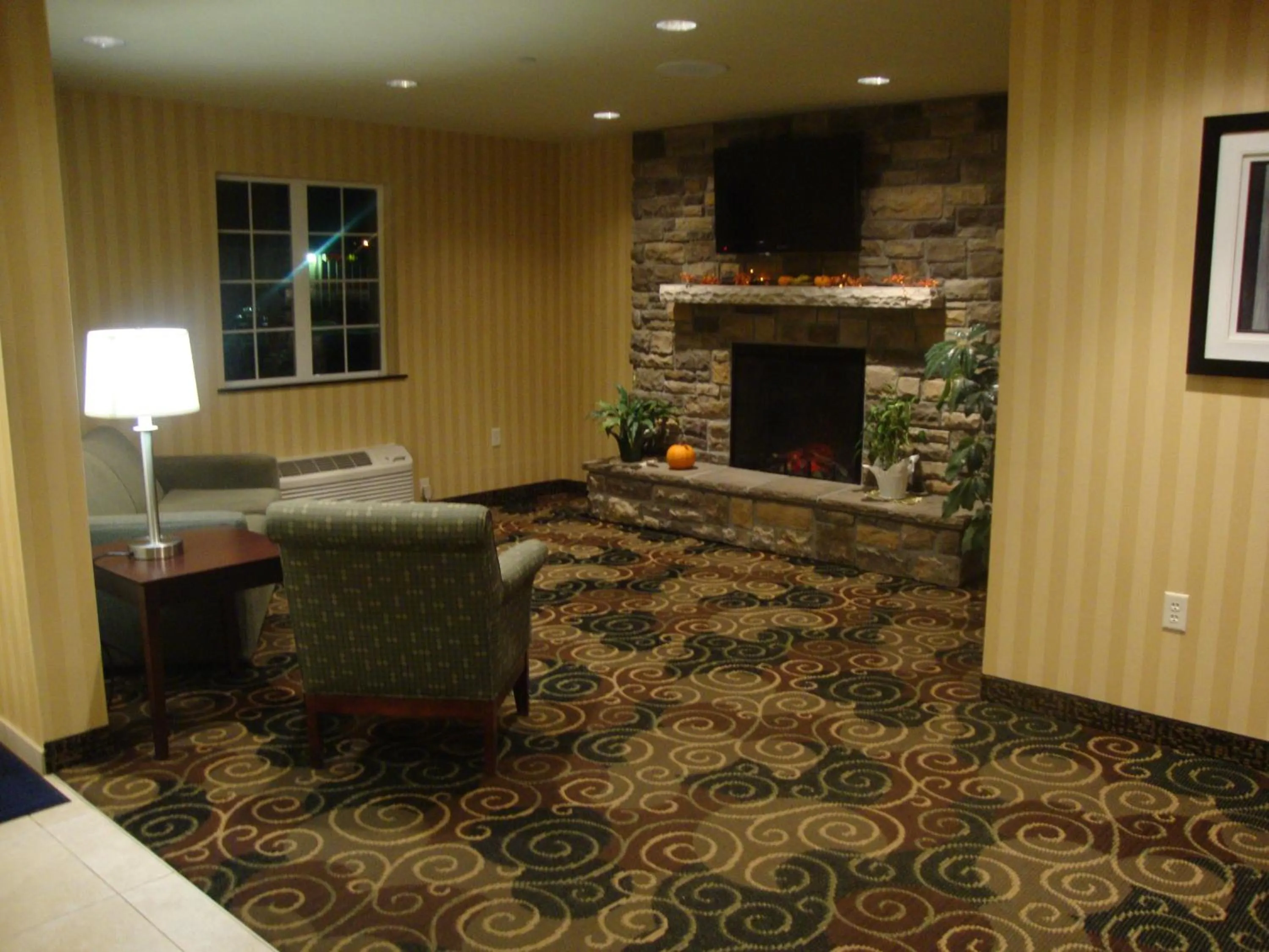Communal lounge/ TV room in Cobblestone Inn & Suites - Carrington
