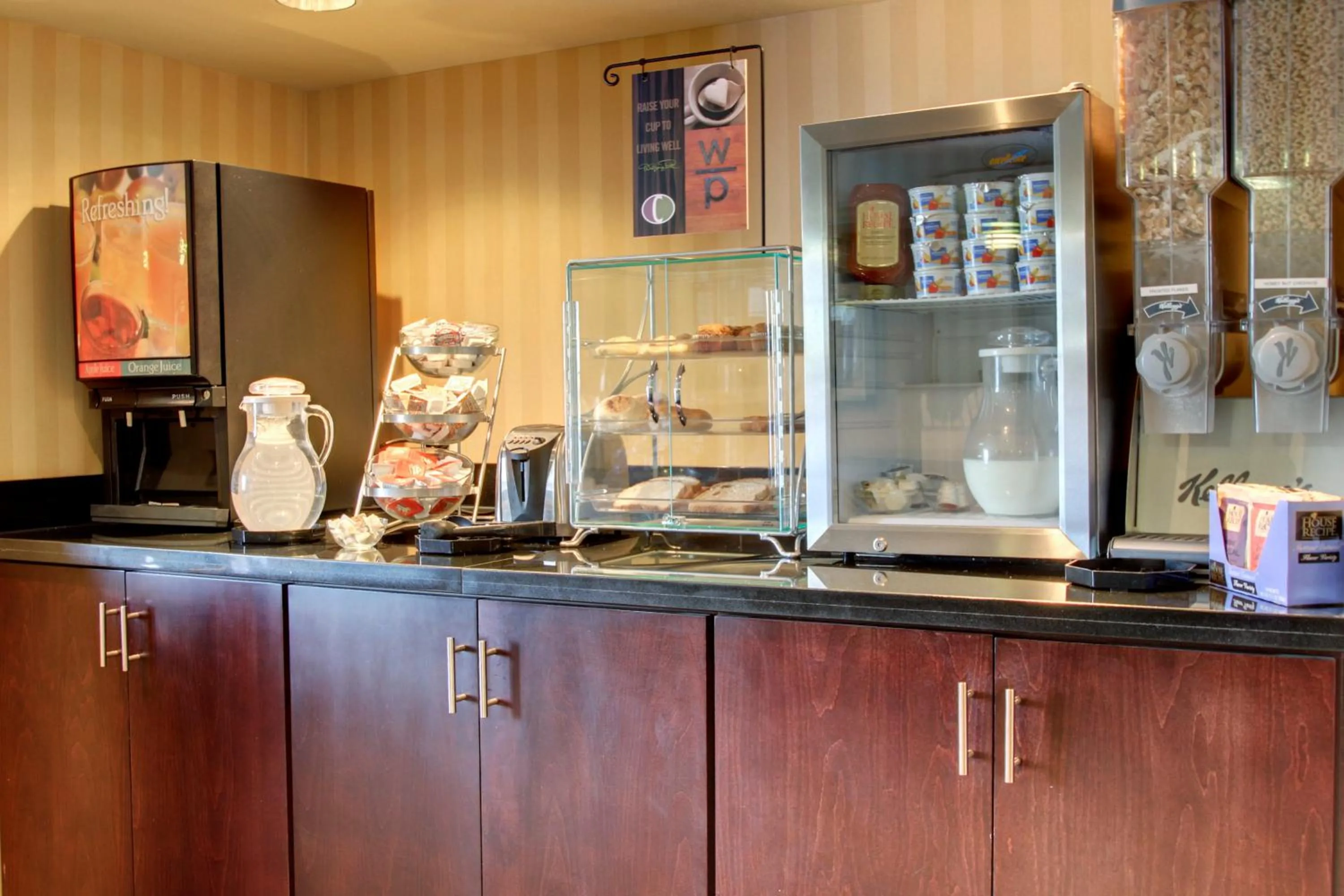 Continental breakfast in Cobblestone Inn & Suites - Carrington