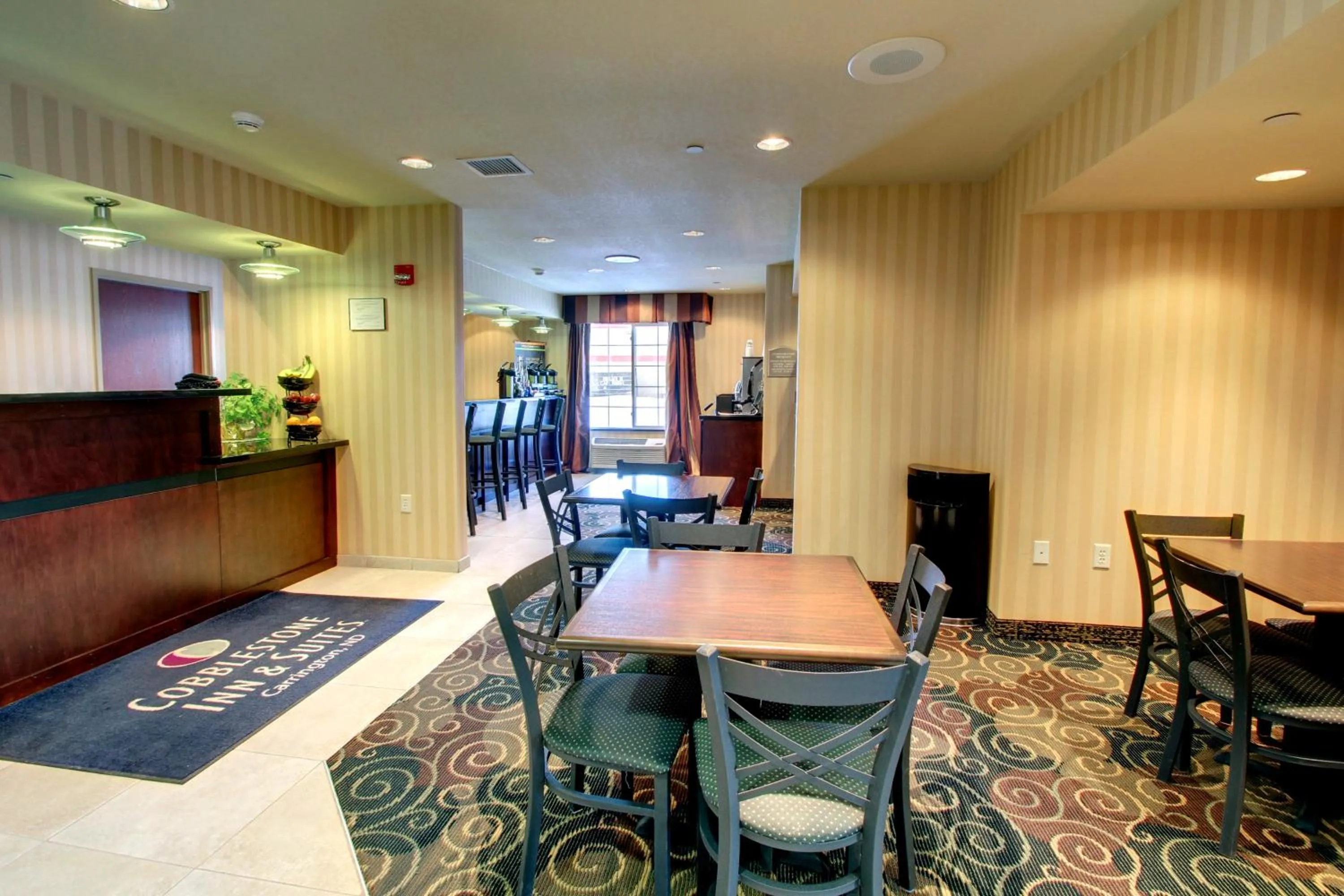 Dining area in Cobblestone Inn & Suites - Carrington