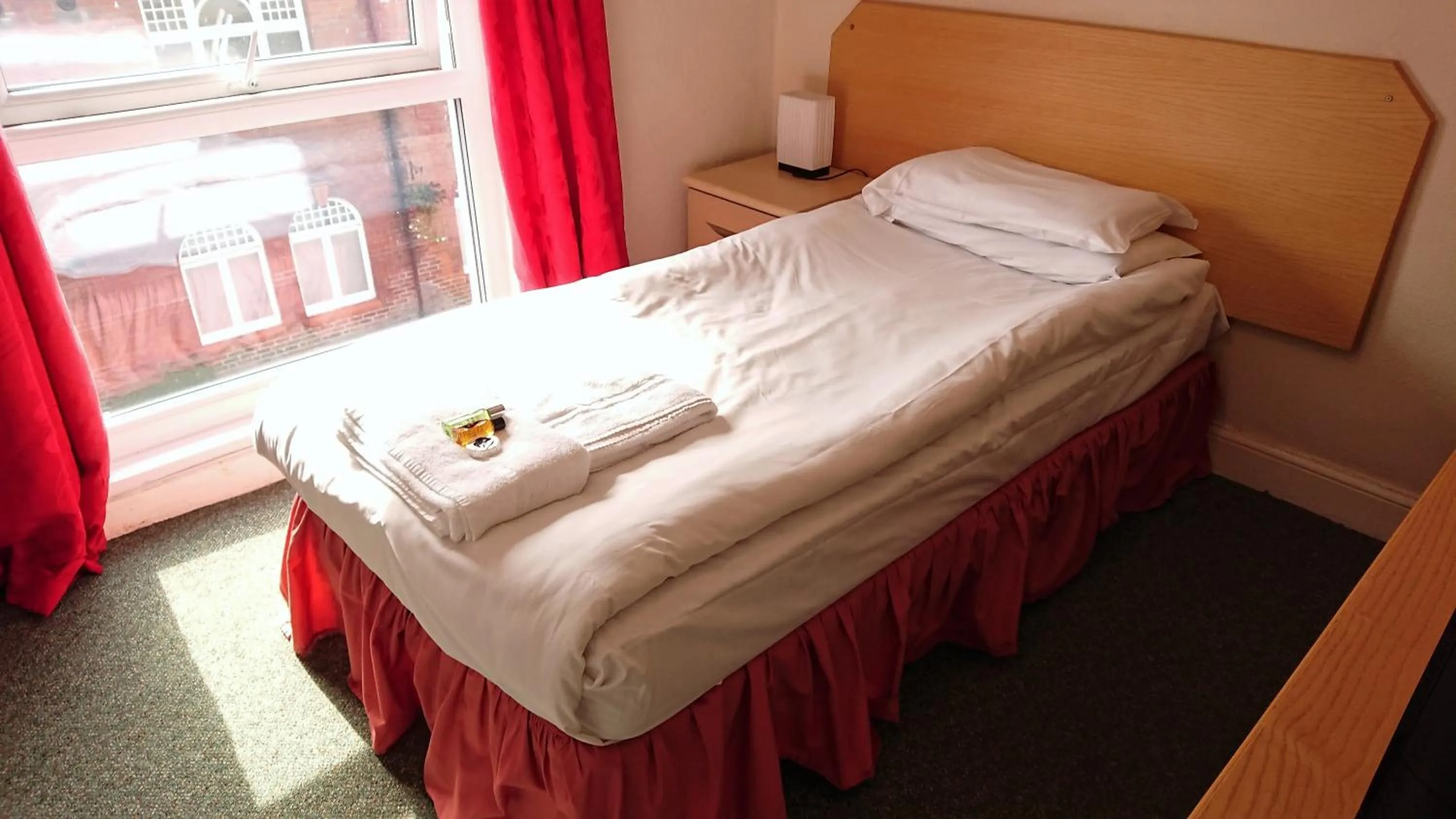 Bed in The Wellington Hotel