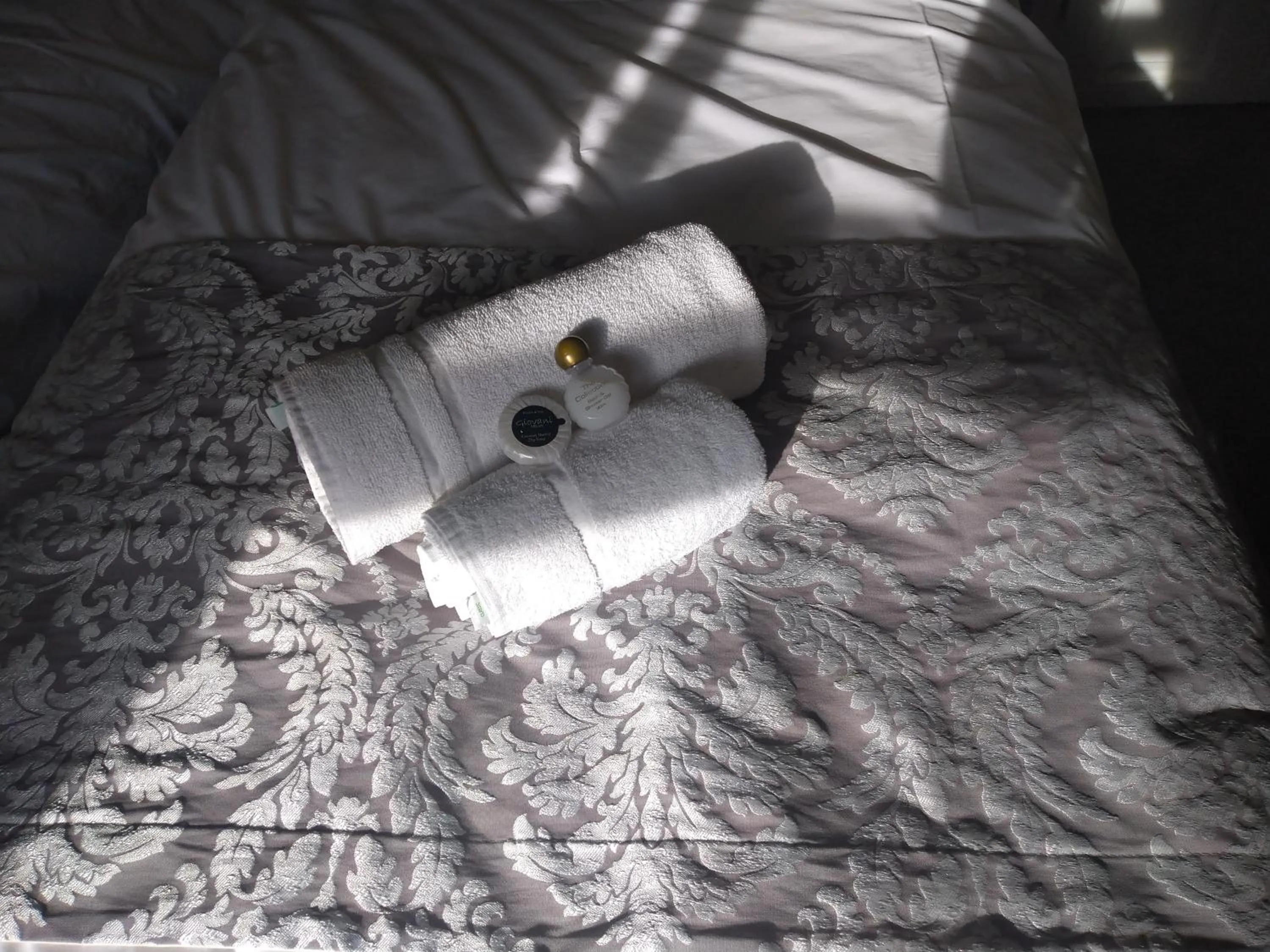 Bed in The Wellington Hotel