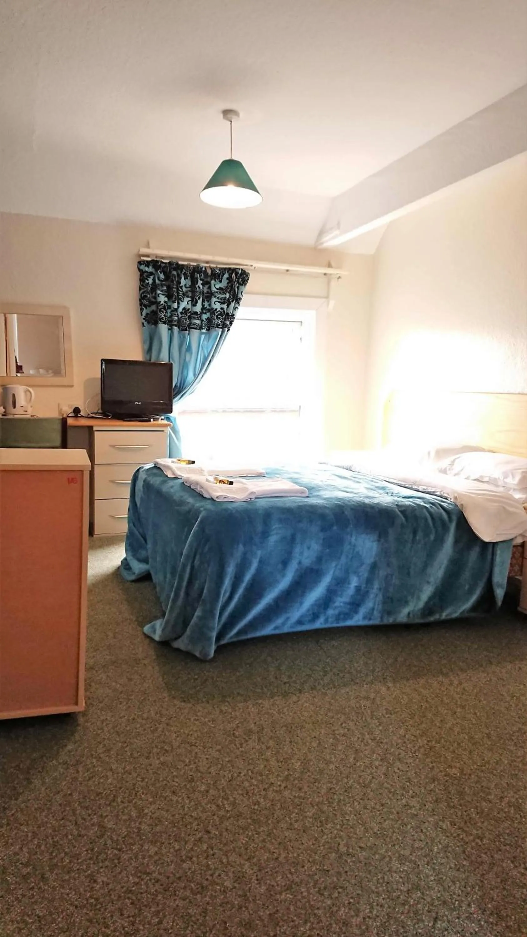 Bed in The Wellington Hotel