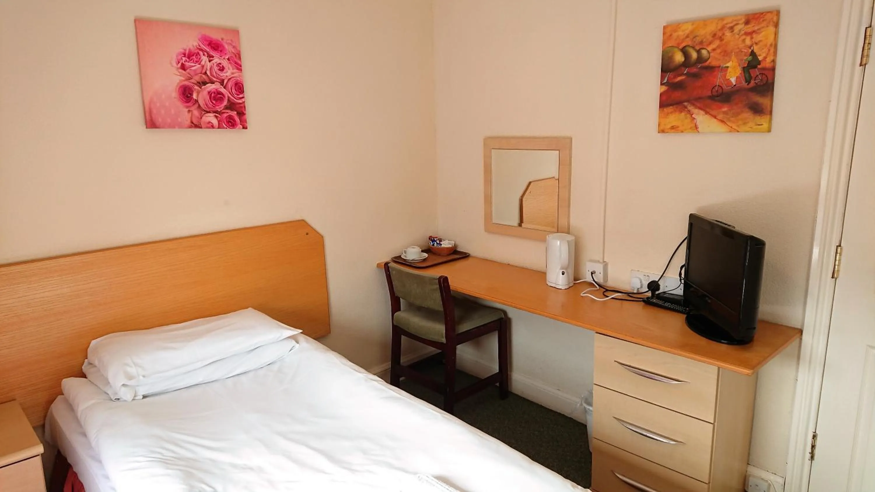 Bed in The Wellington Hotel