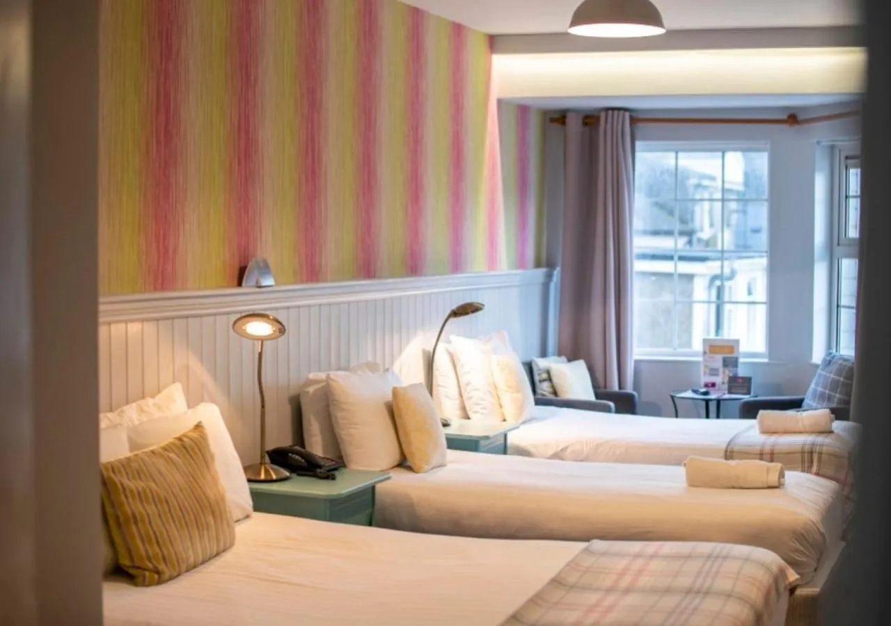 Bedroom, Bed in Emmet Hotel