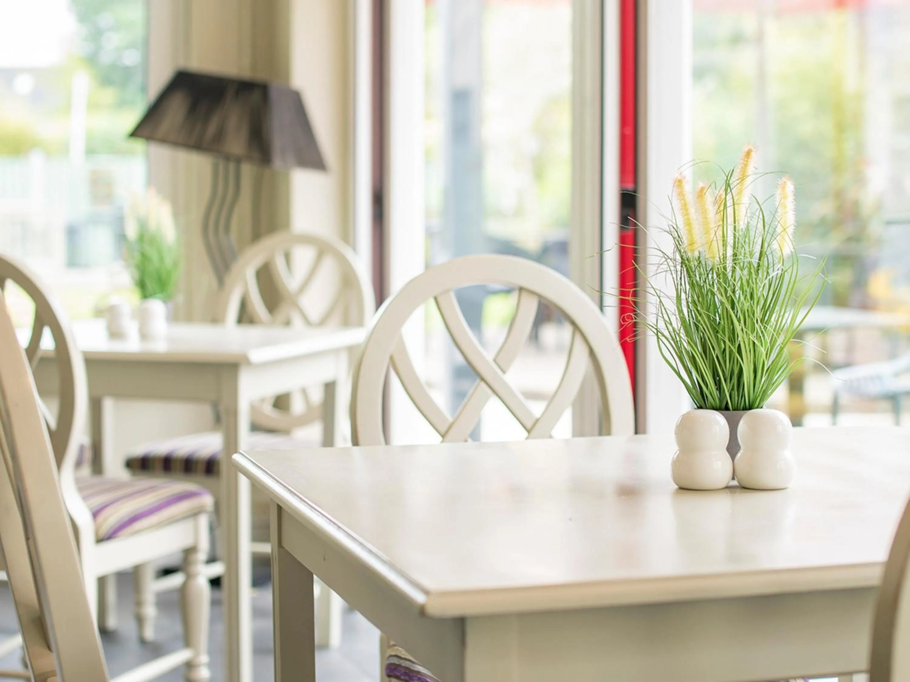 Restaurant/places to eat in Emmet Hotel