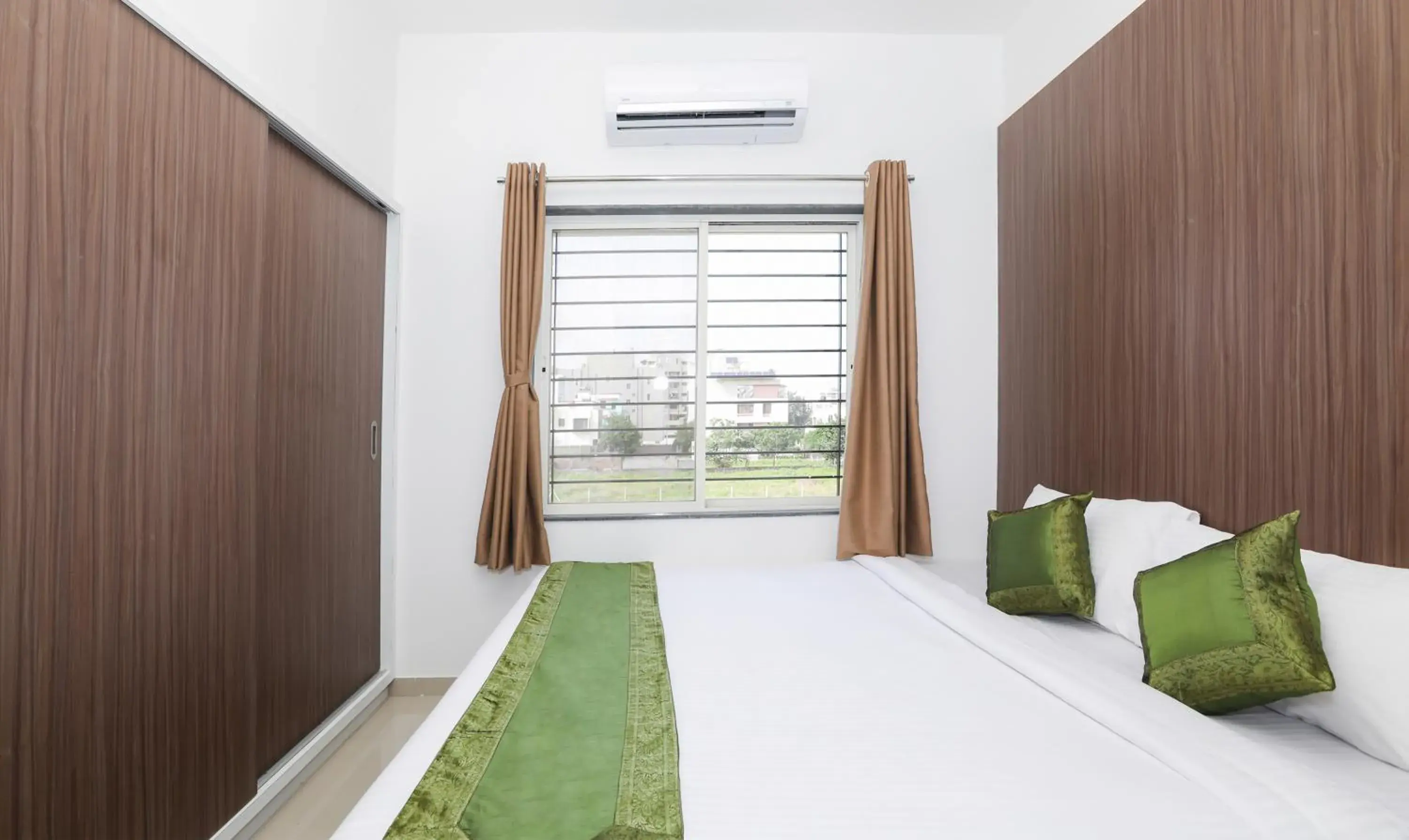 Bedroom, Bed in Treebo Sapphire Studio Bedroom, Bed in Treebo Sapphire Studio